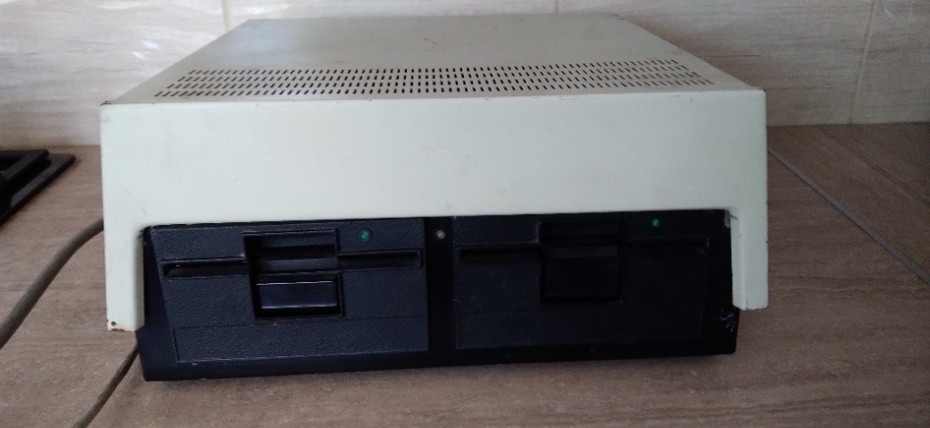 Stacja Commodore Dual Floppy 8250 M