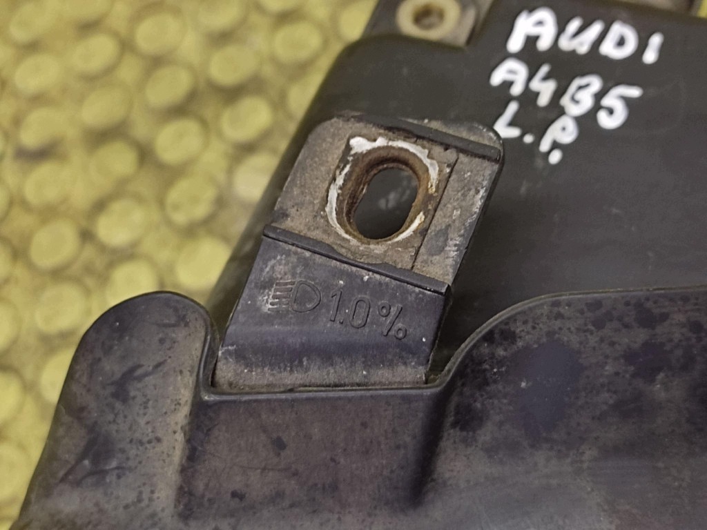 AUDI A4 B5 REFLEKTOR Licht links vorne