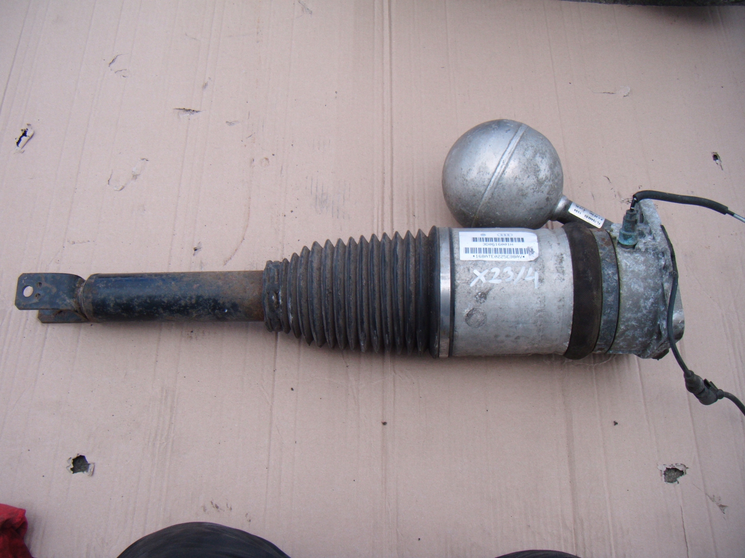 VW PHAETON AMORTYZATOR LEWY TYŁ 3D0616001H