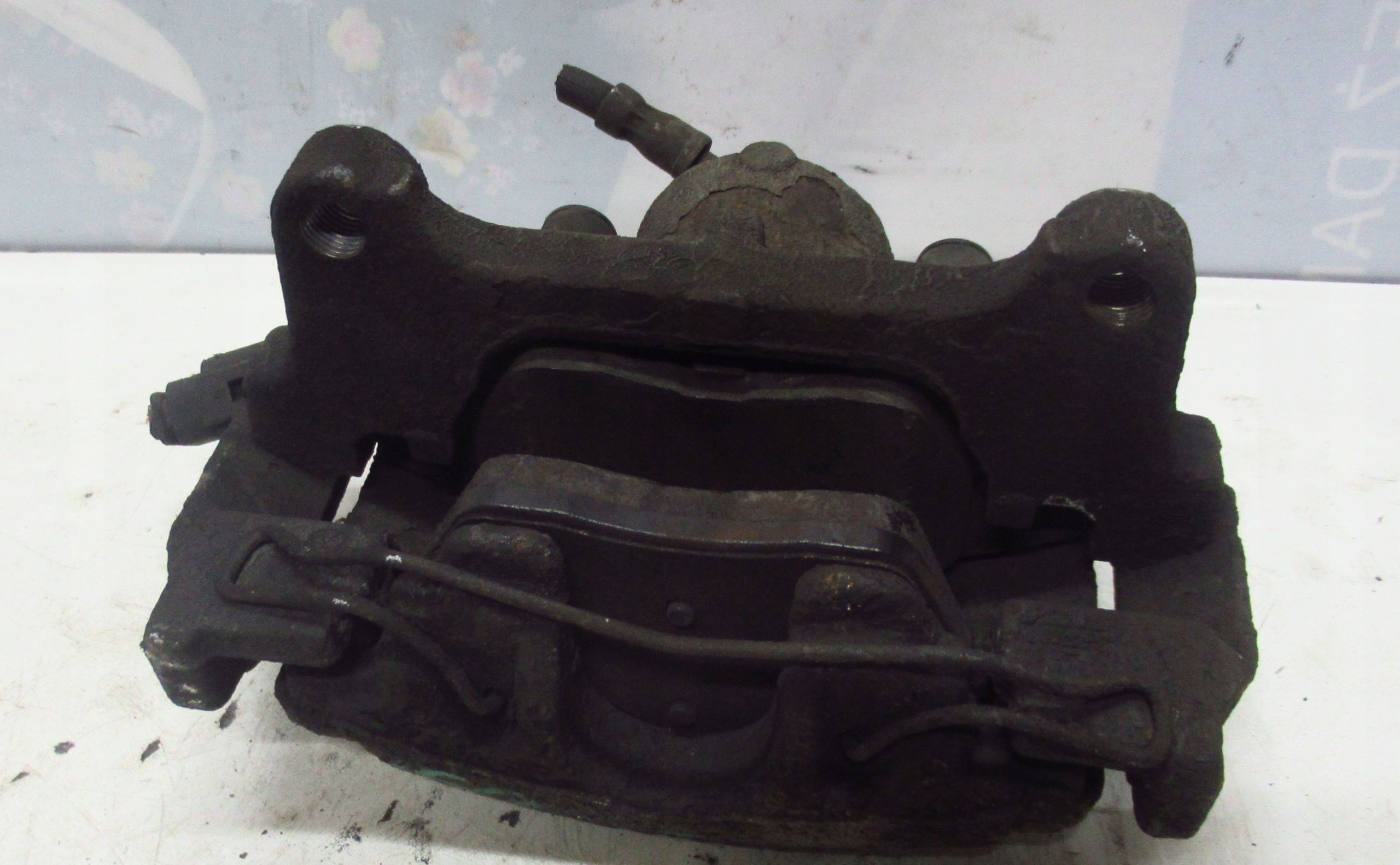 VW PASSAT B6 2.0 caliper left front