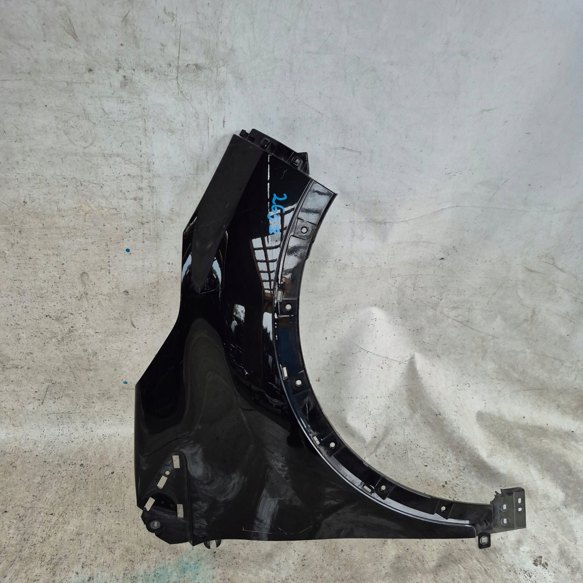RENAULT CAPTUR and 13-19 fender front front right