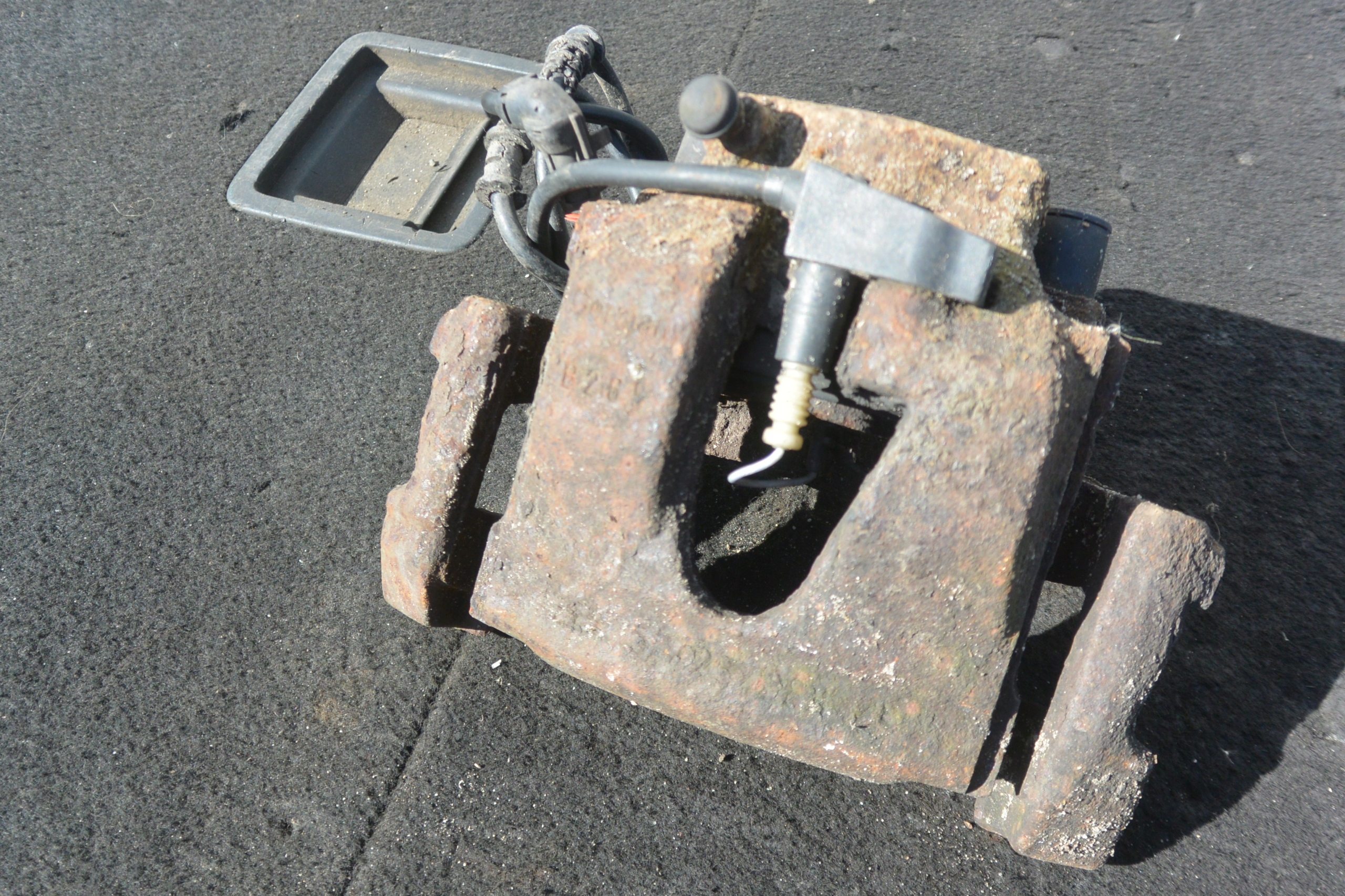 caliper front left right MERCEDES E-KLASA W210 KOMPLET