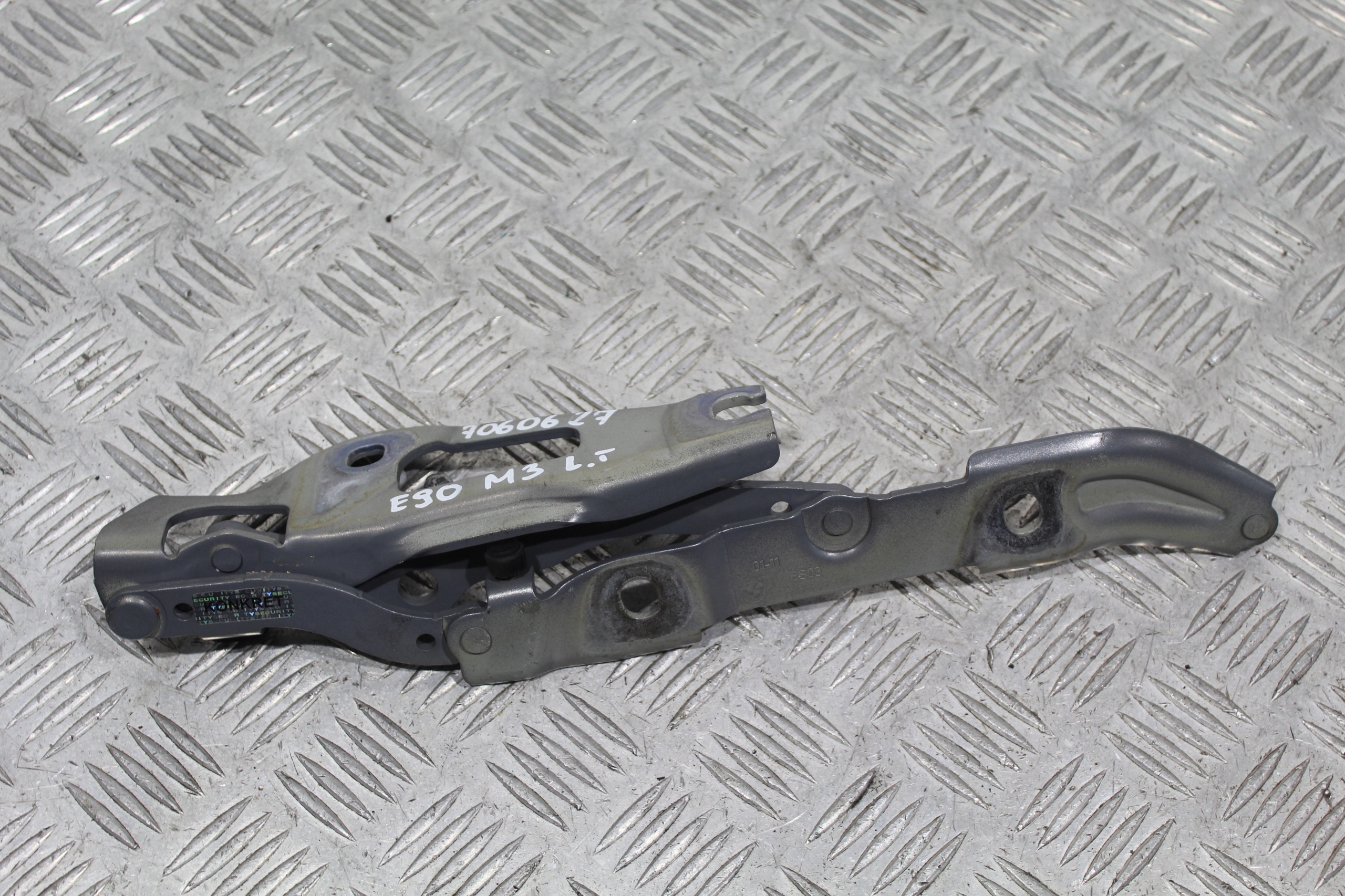 ZAWIAS KLAPY LEWY 7060627 BMW M3 E90 LIFT