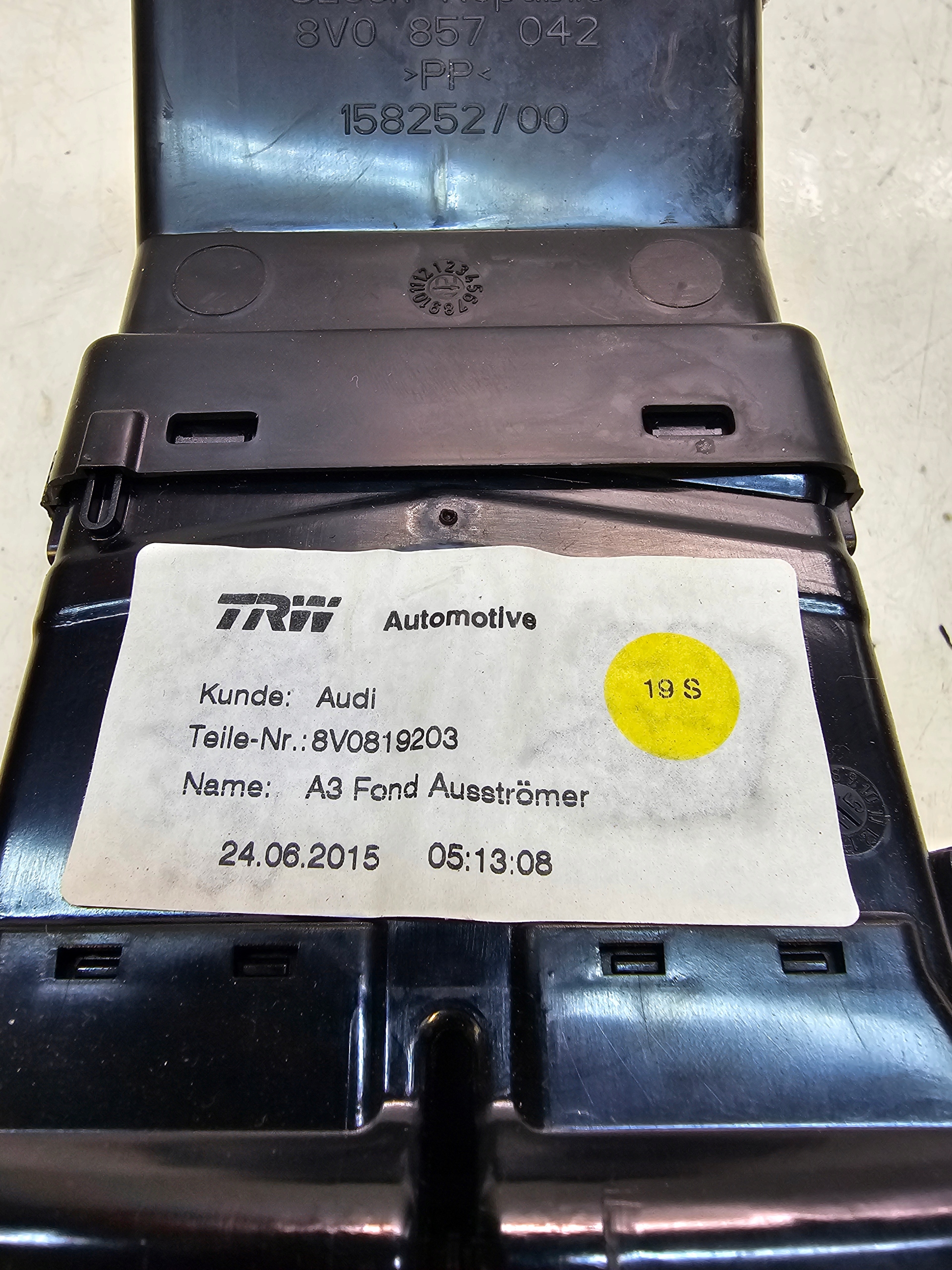 grid air conditioning devices central rear part AUDI A3 8V 8V0819203