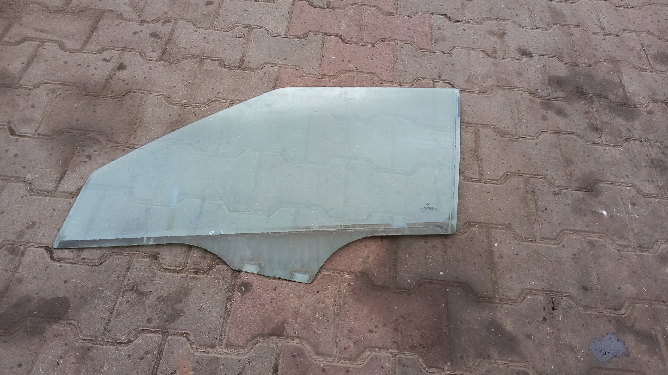 ПЕРЕДНЄ ЛІВЕ СКЛО SKODA FABIA 09R COMBI