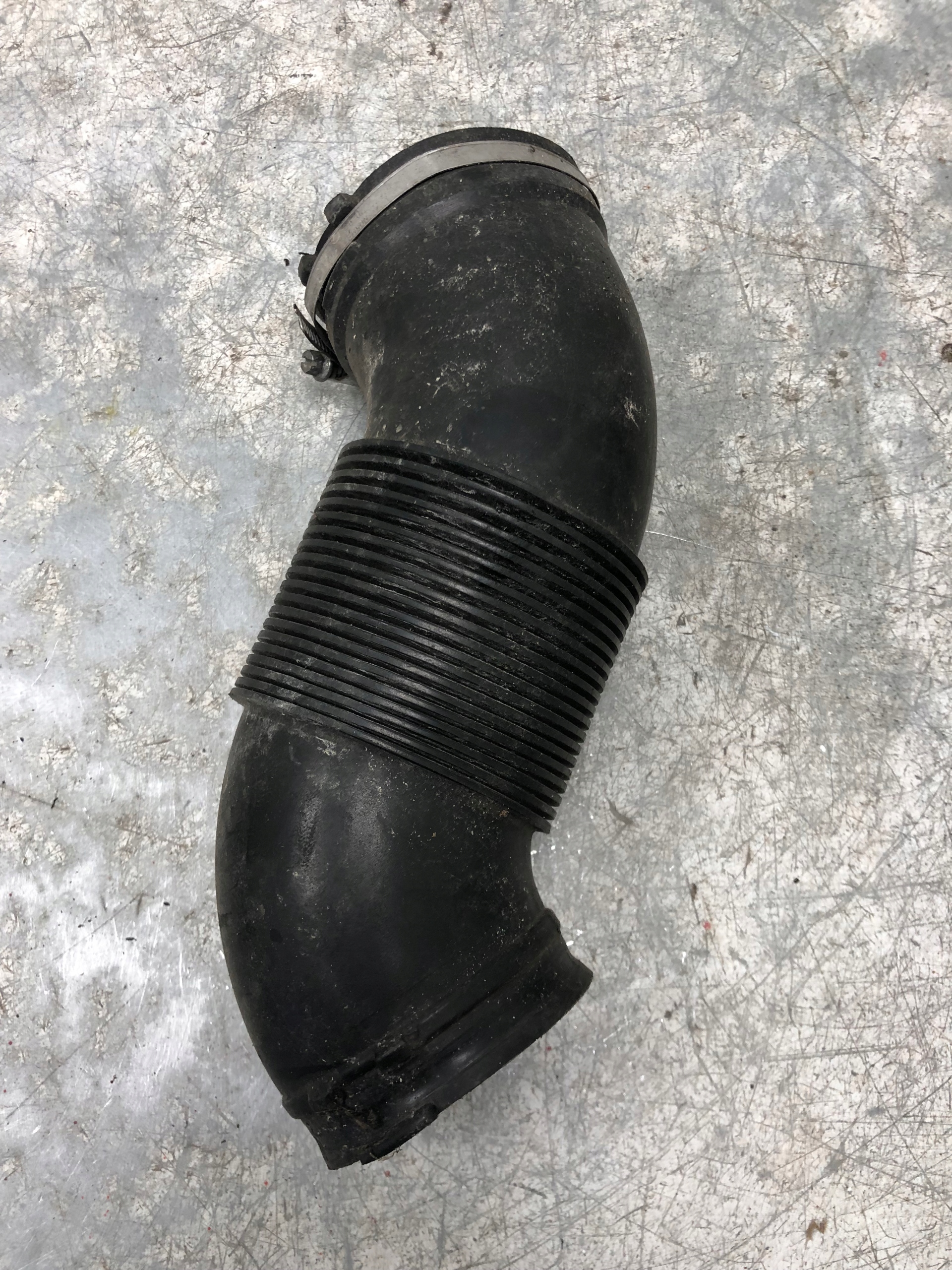 pipe air hose VW SKODA AUDI 07L129627C