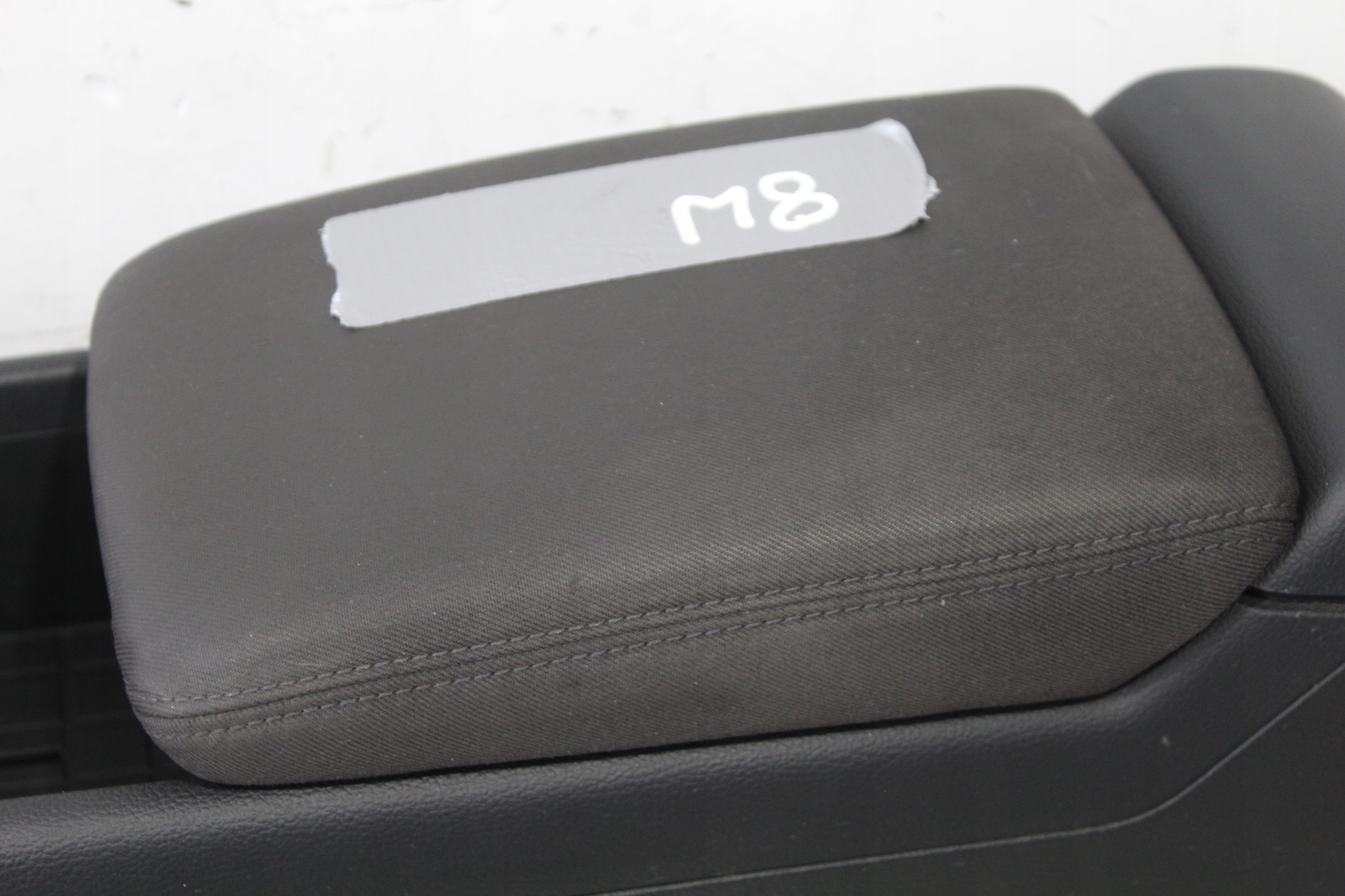 armrest TUNEL central AUDI A4 B9 8W0 8W9