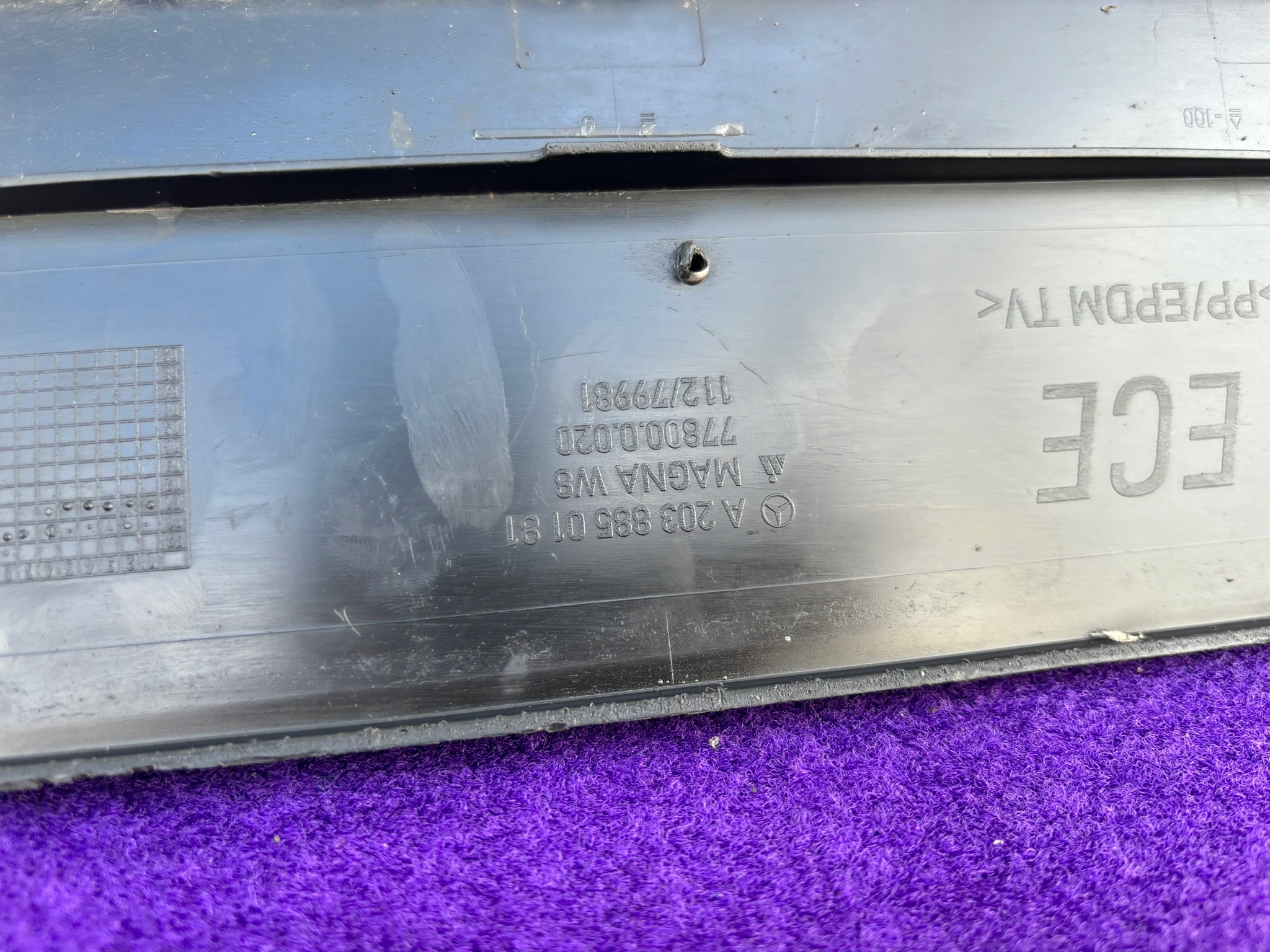 MERCEDES C-KLASA W203 holder signs front pad frame K101/614