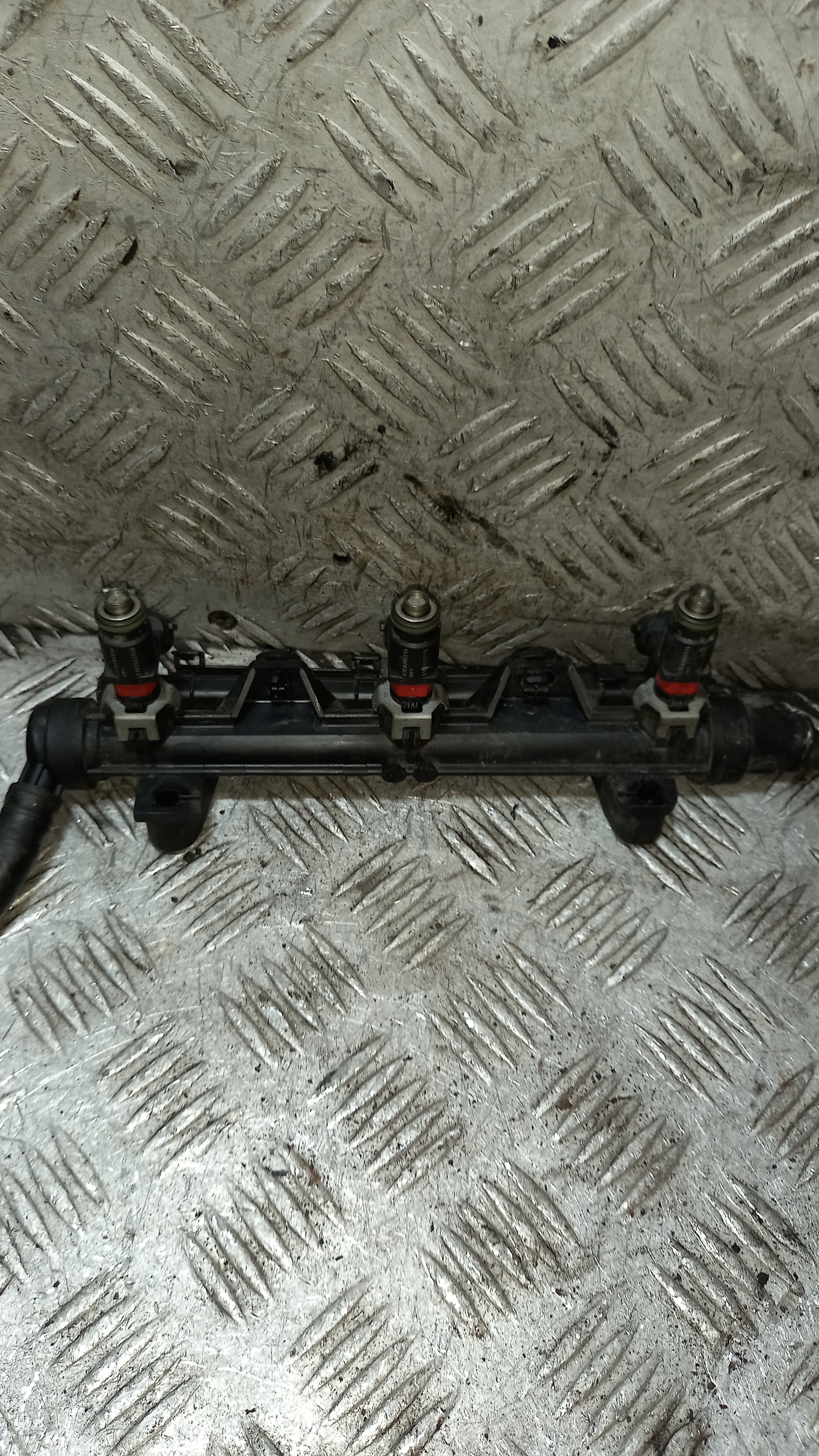 Rampe injection VOLKSWAGEN POLO 4 03E133320A