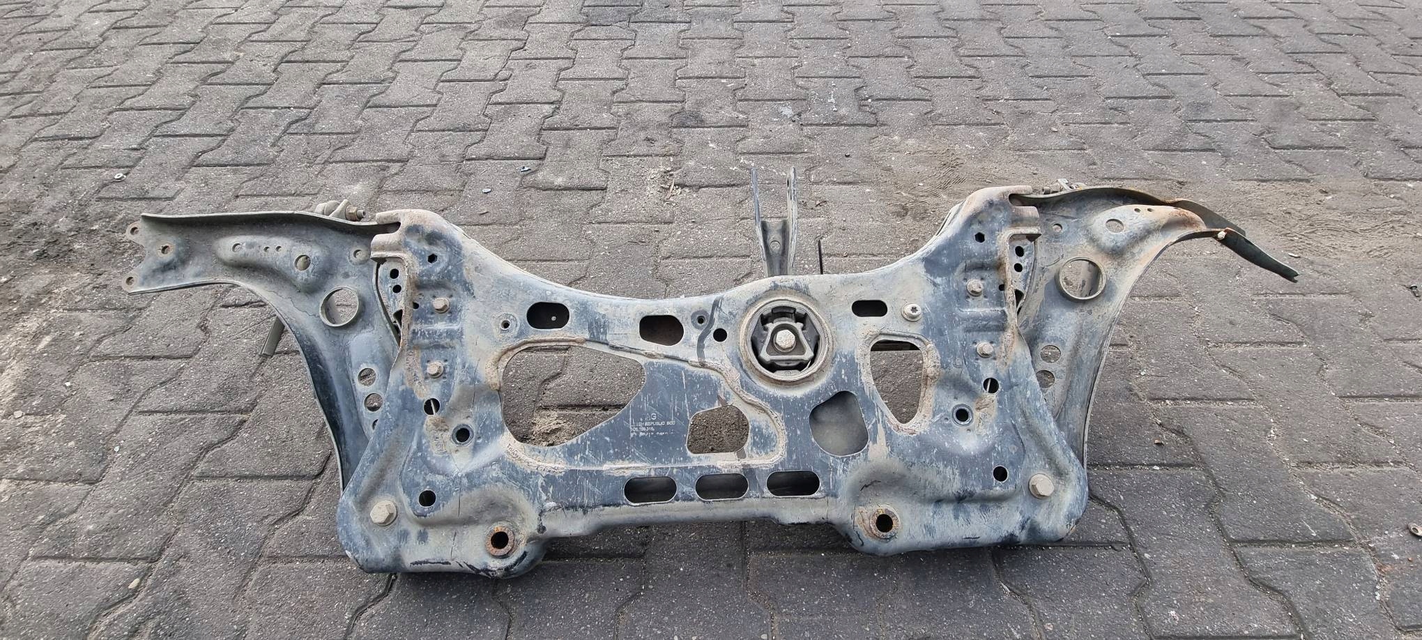 axle beam front SKODA OCTAVIA III