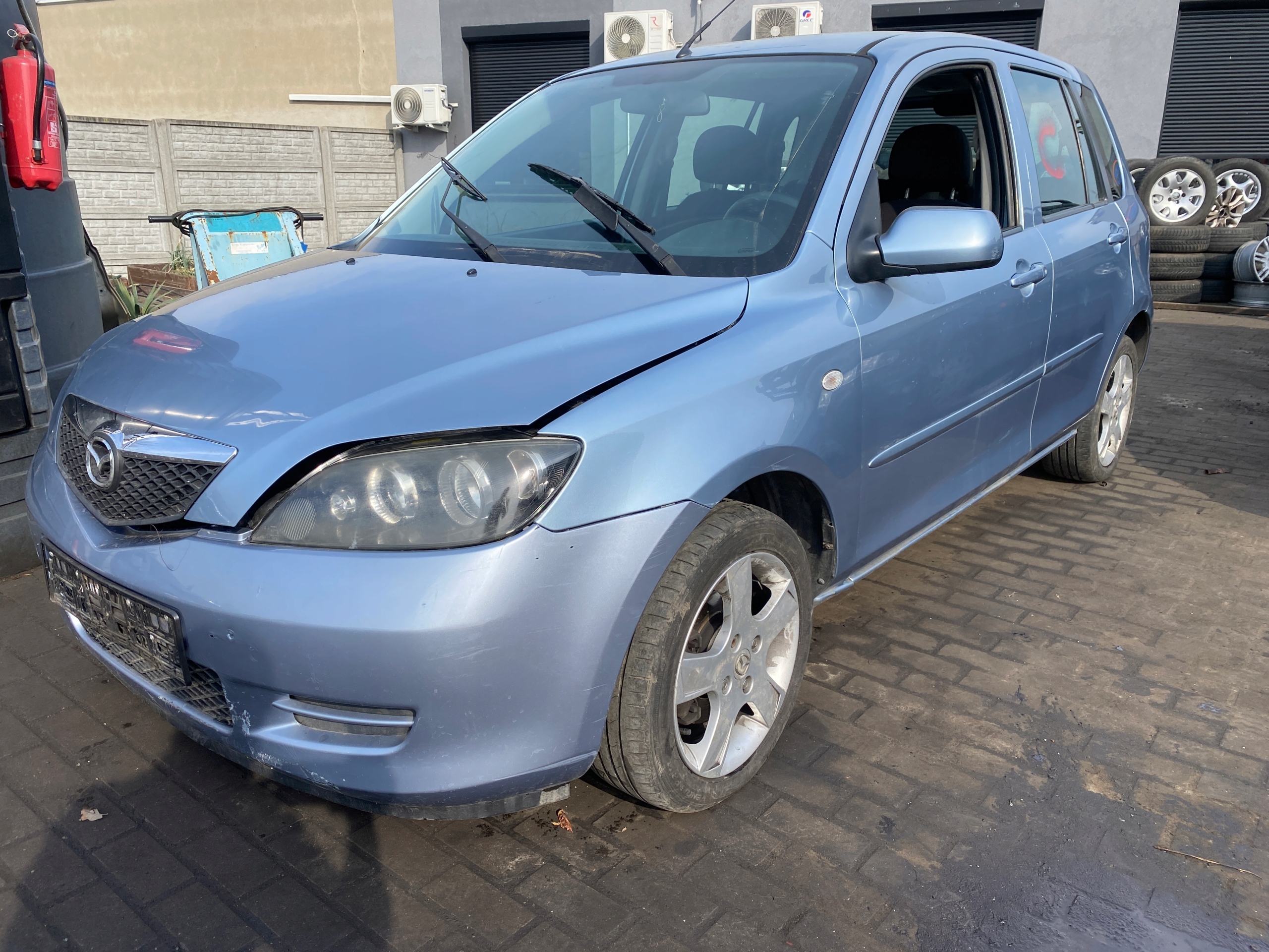 Mazda 2 1 and FL 03-07 window side bodywork left