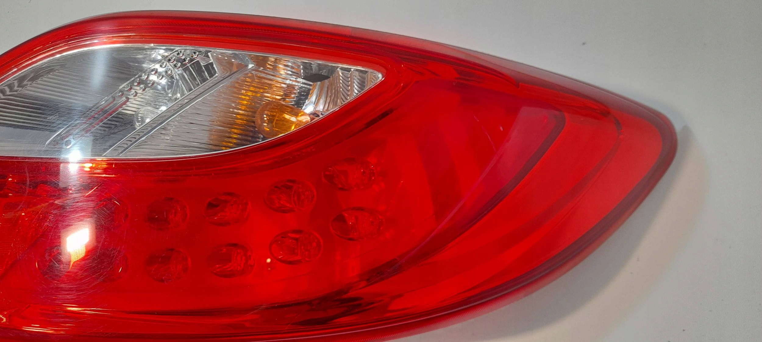 Mazda 2 DE light rear right D65151150 (R471)