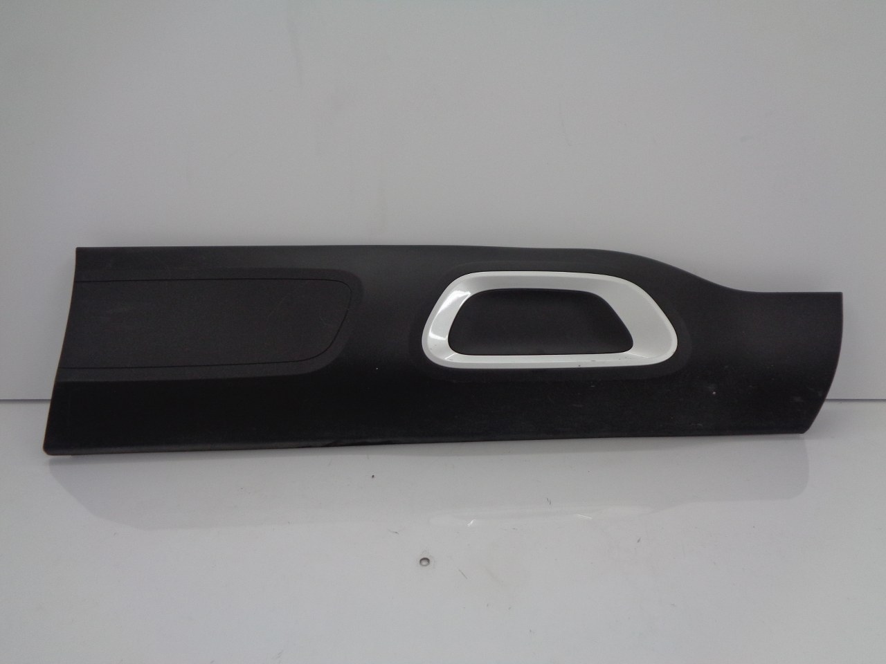 9820076577 - CITROEN C5 AIRCROSS молдинг передньої правої двері
