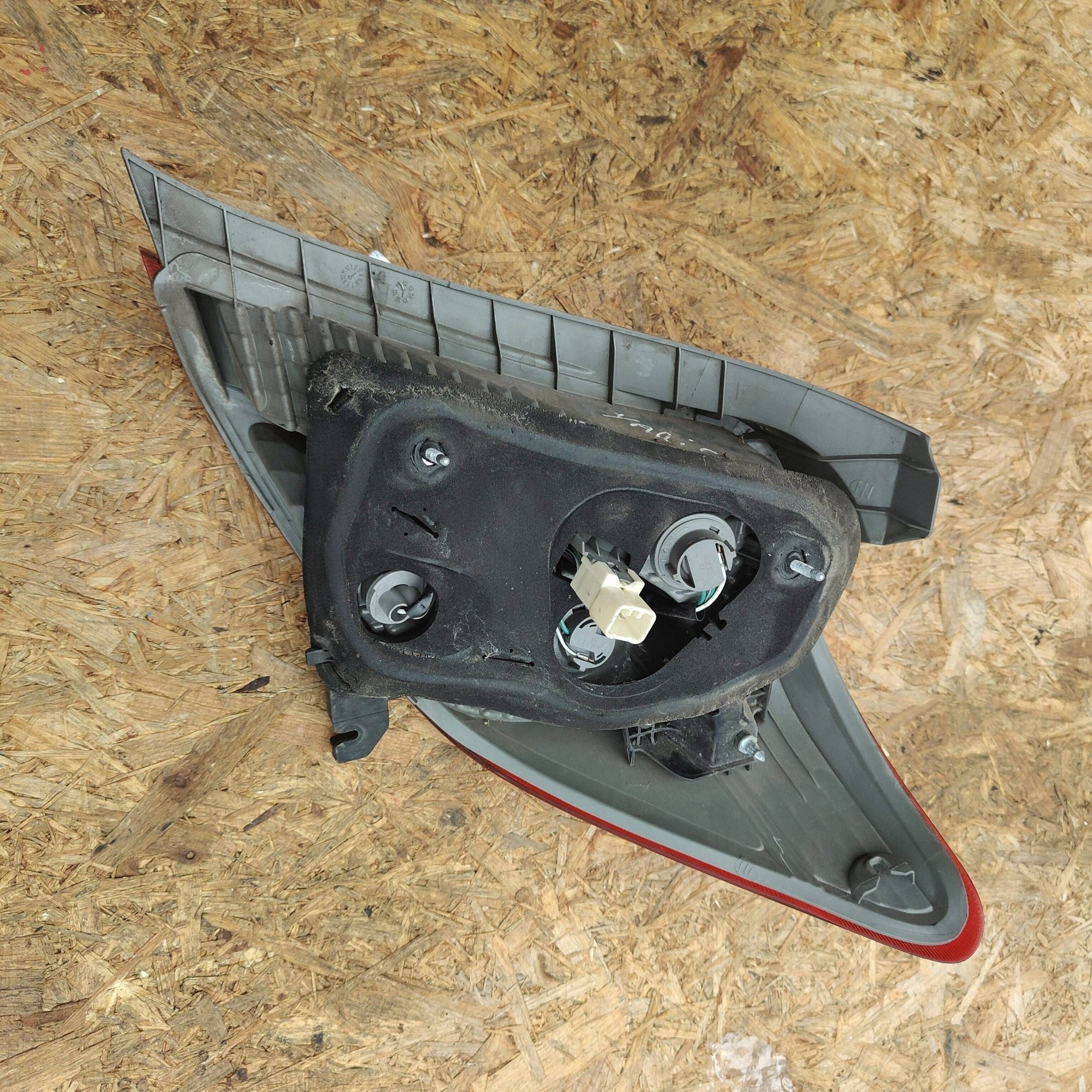 Toyota Yaris III light rear rear part side left K8760D78