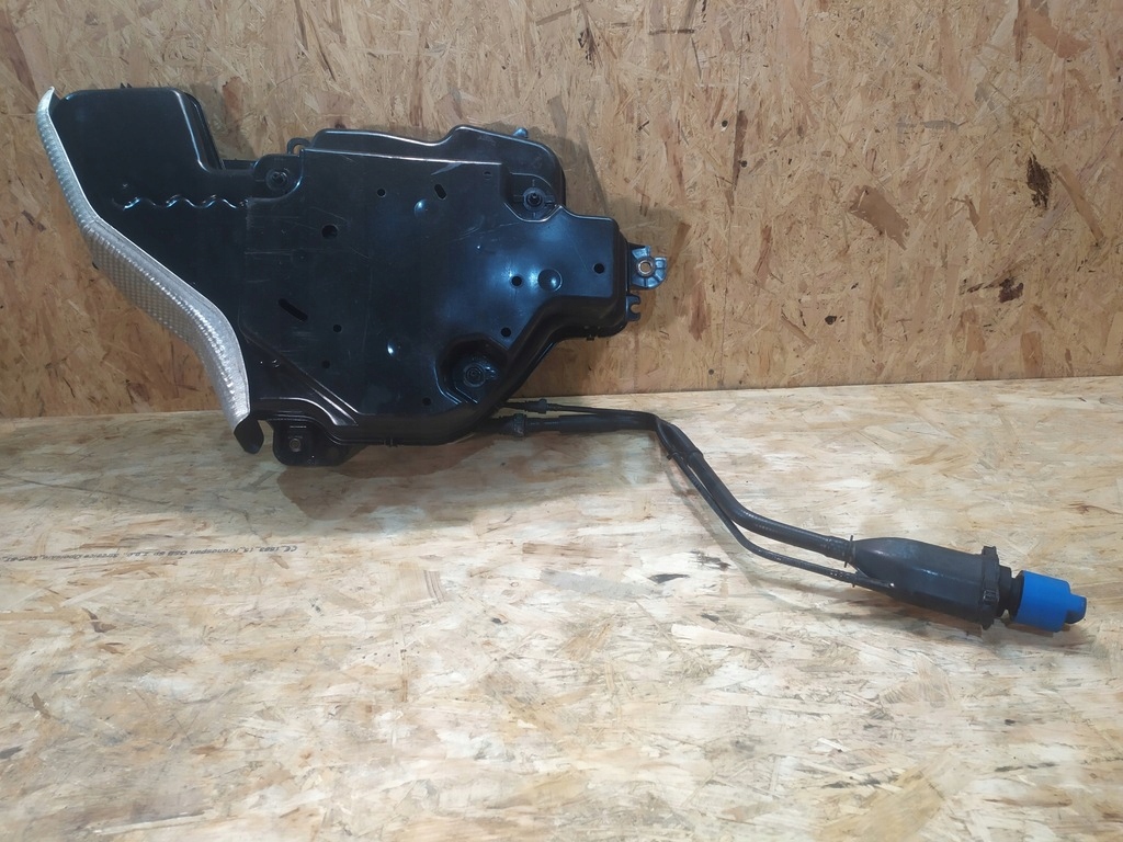 5N0131877D - Audi Q3 S-LINE 16R бак ADBLUE