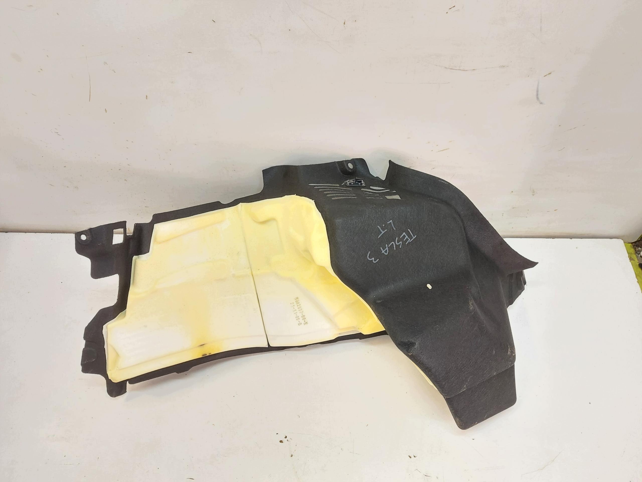 TESLA MODEL 3 2022r boot upholstery rear part left 1082932-00-K