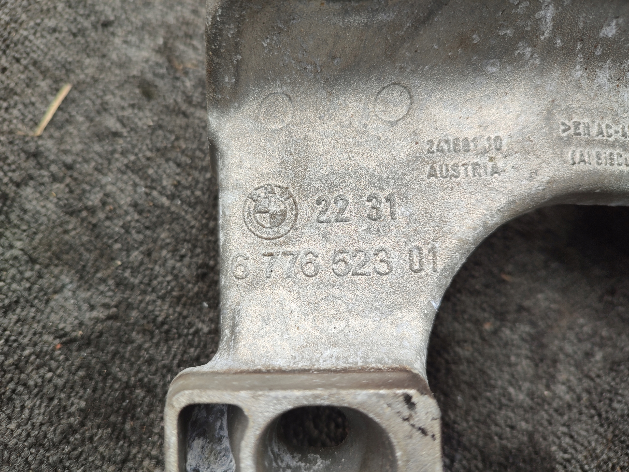 Stütze Halter Getriebe getriebe BMW E60 E61 E63 E64 6776523