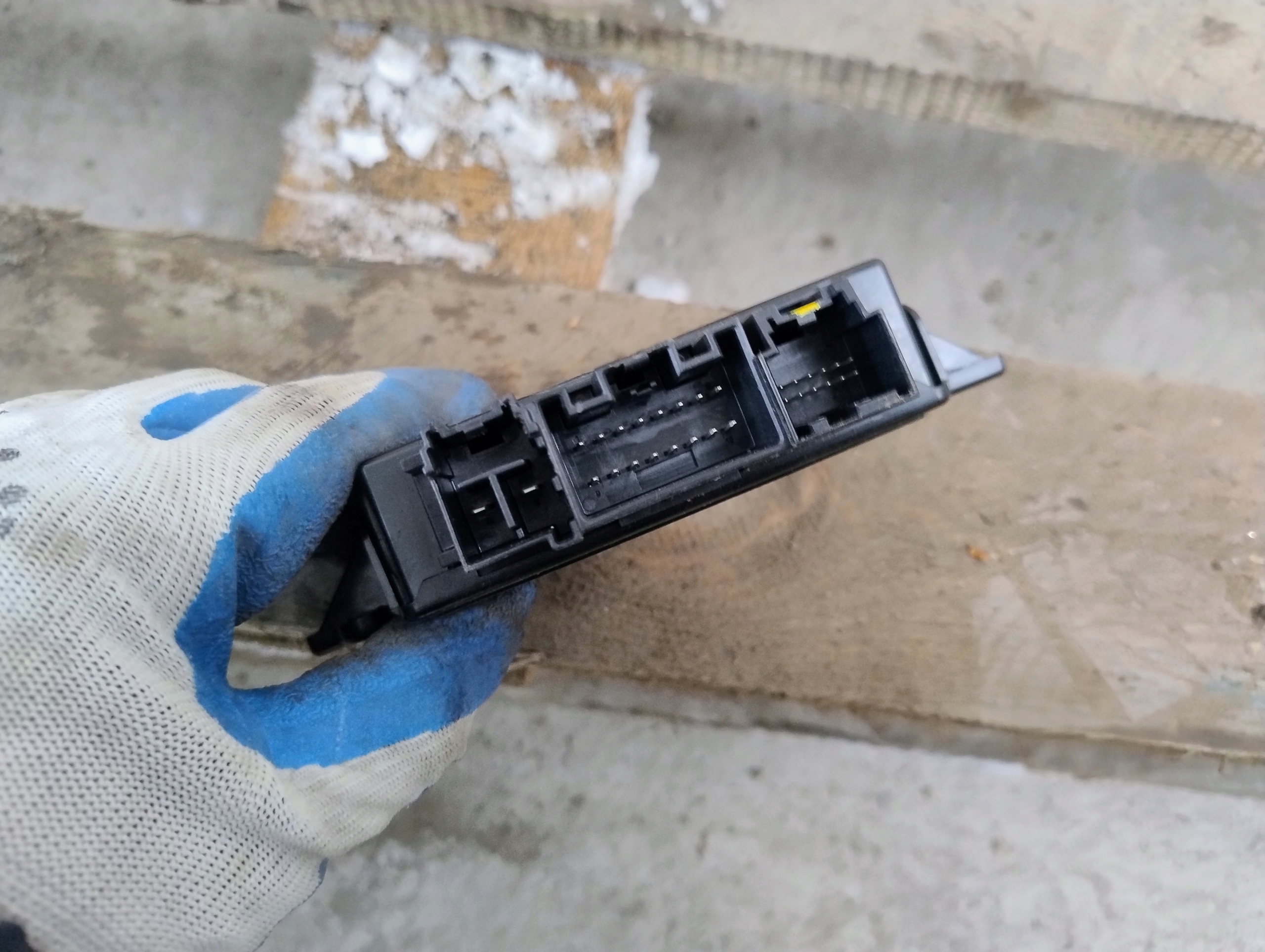 module seats OPEL MERIVA B control unit CRUZE 13582417
