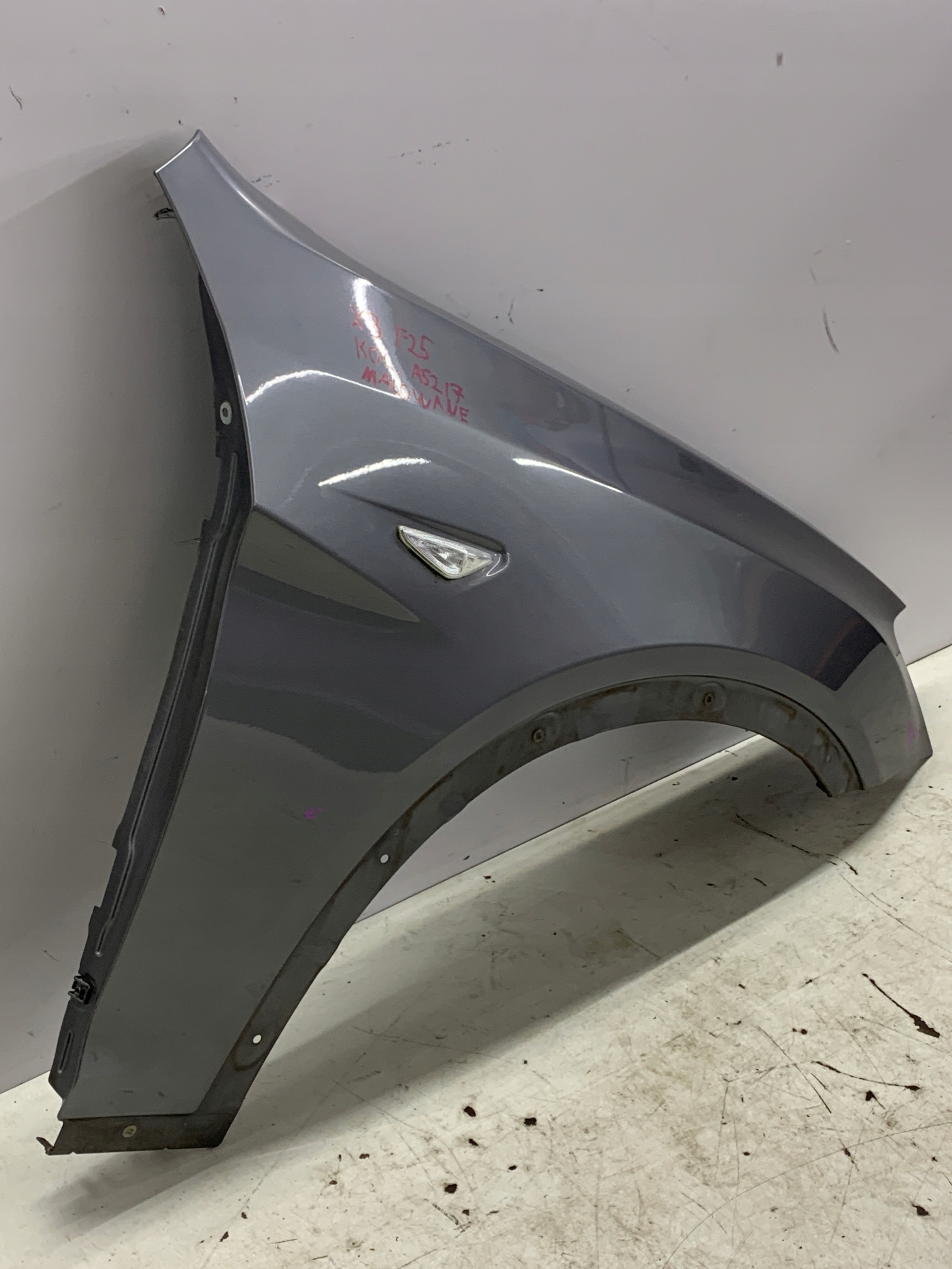 fender right front right front BMW X3 F25 2.0 D colour A52