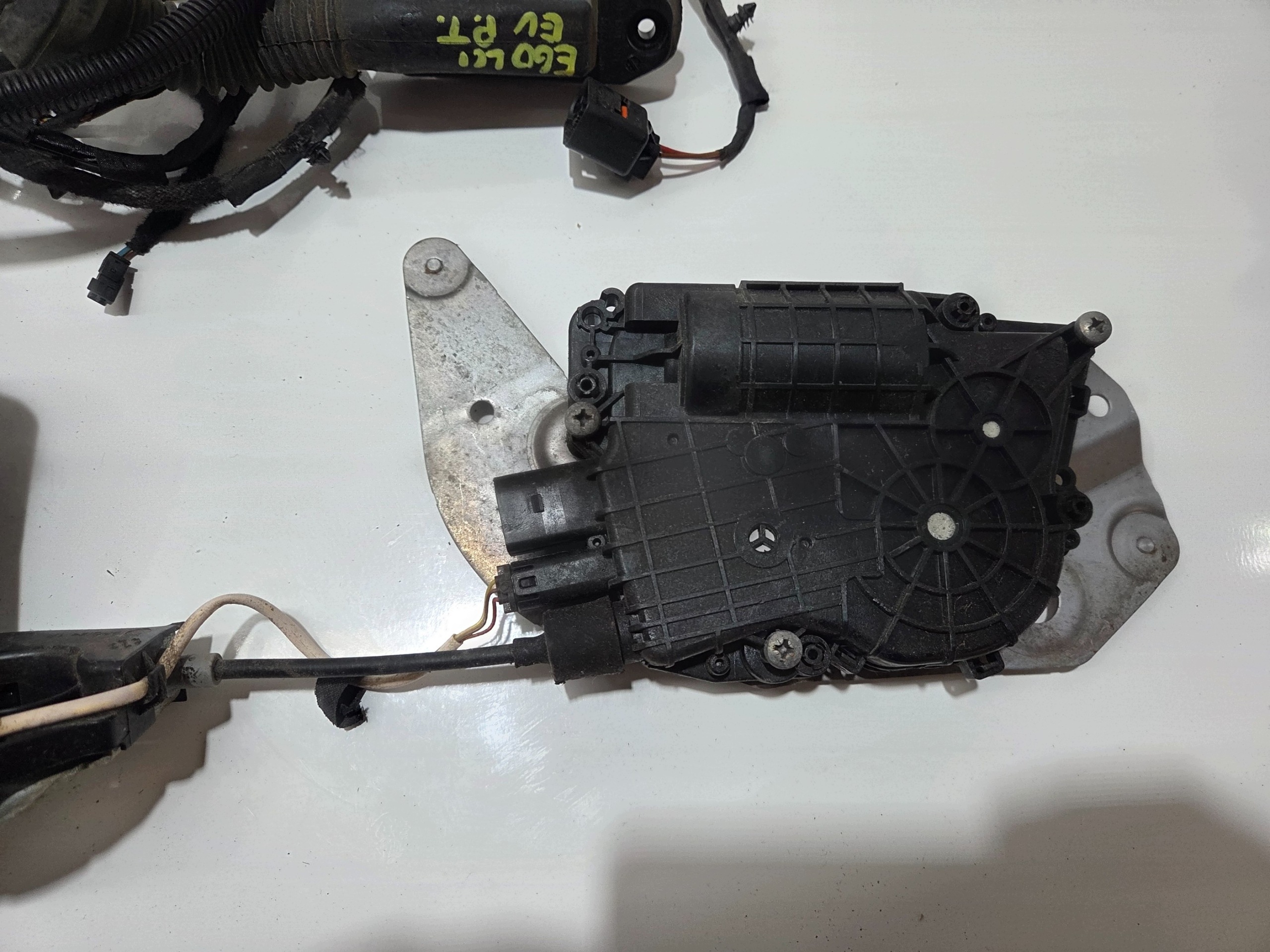lock DOCIAG door right rear part SOFT CLOSE BMW E60 7202158