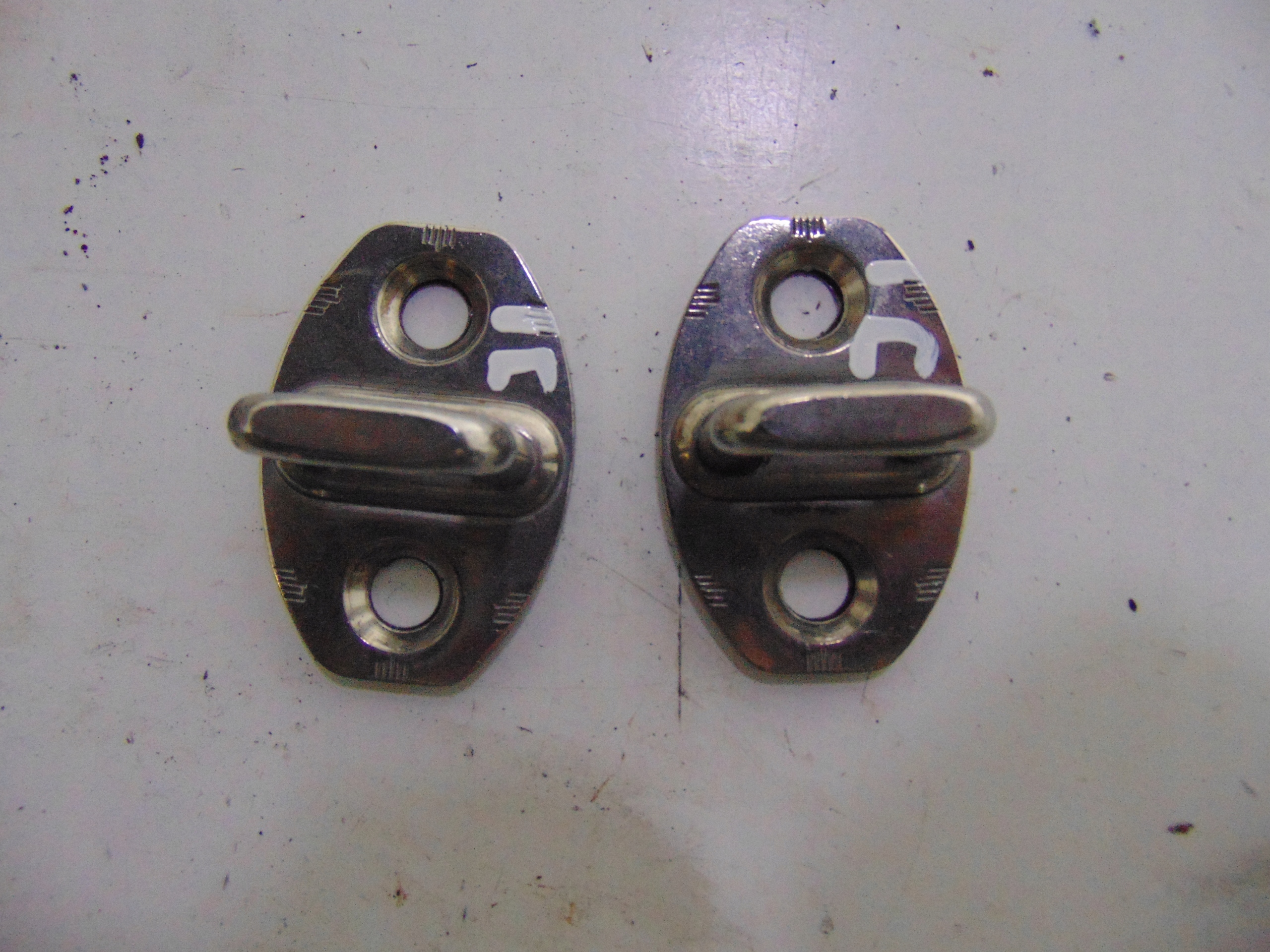 AUDI Q7 ZAWIAS DRZWI RYGIEL Producent części Audi OE