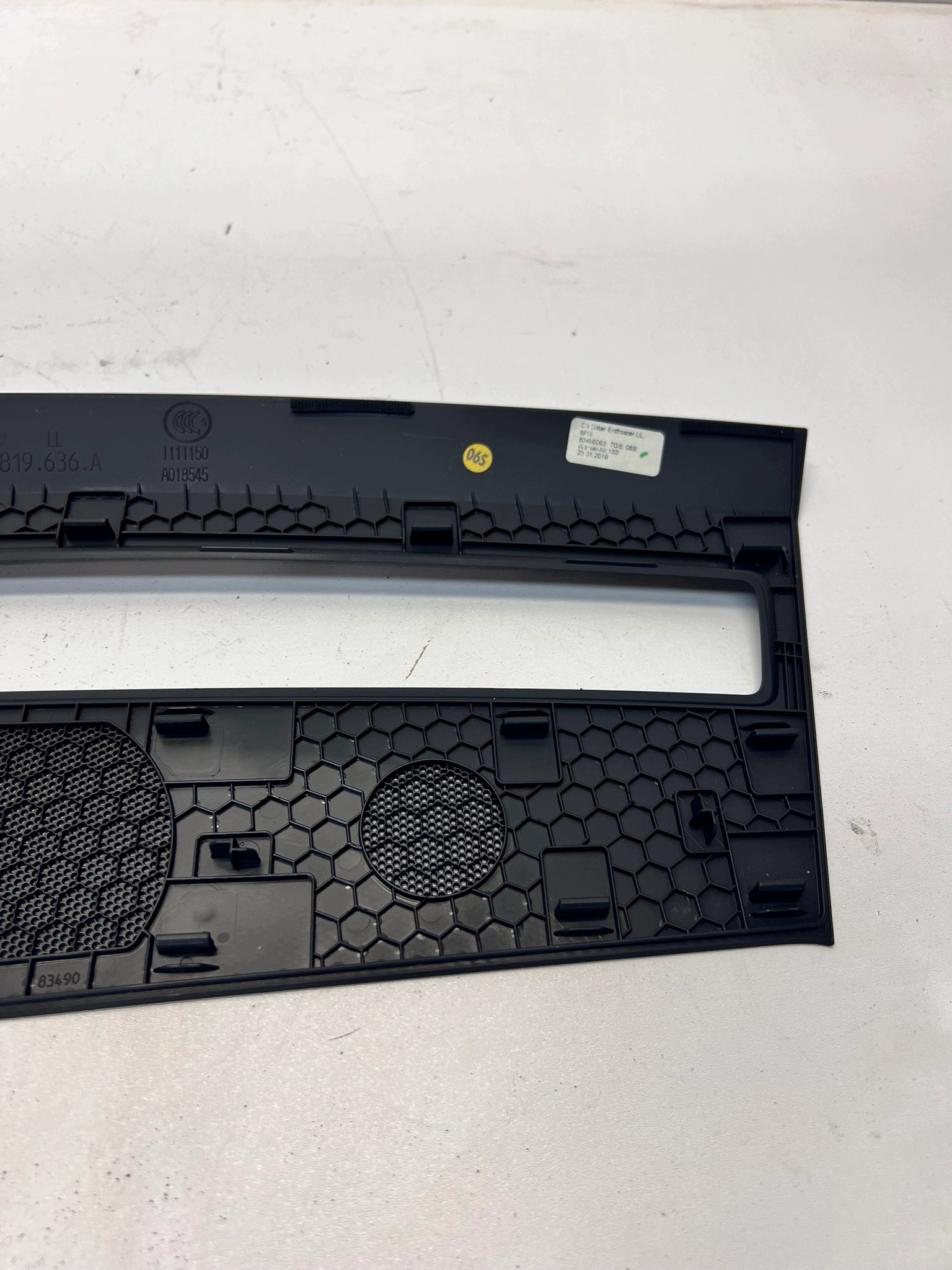 de couverture du haut parleur Central du tableau de bord AUDI A6 C8 4K1819636A