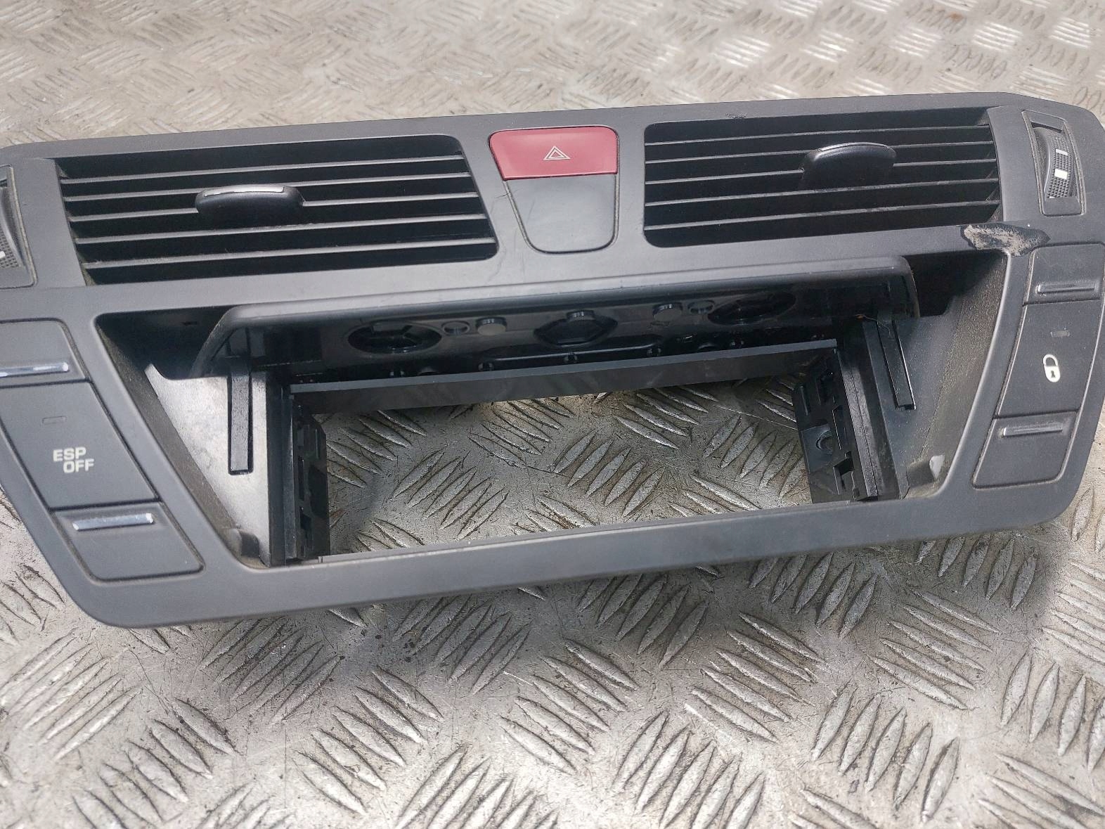 grid air conditioning devices central + left CITROEN C4 PICASSO and 9683265580