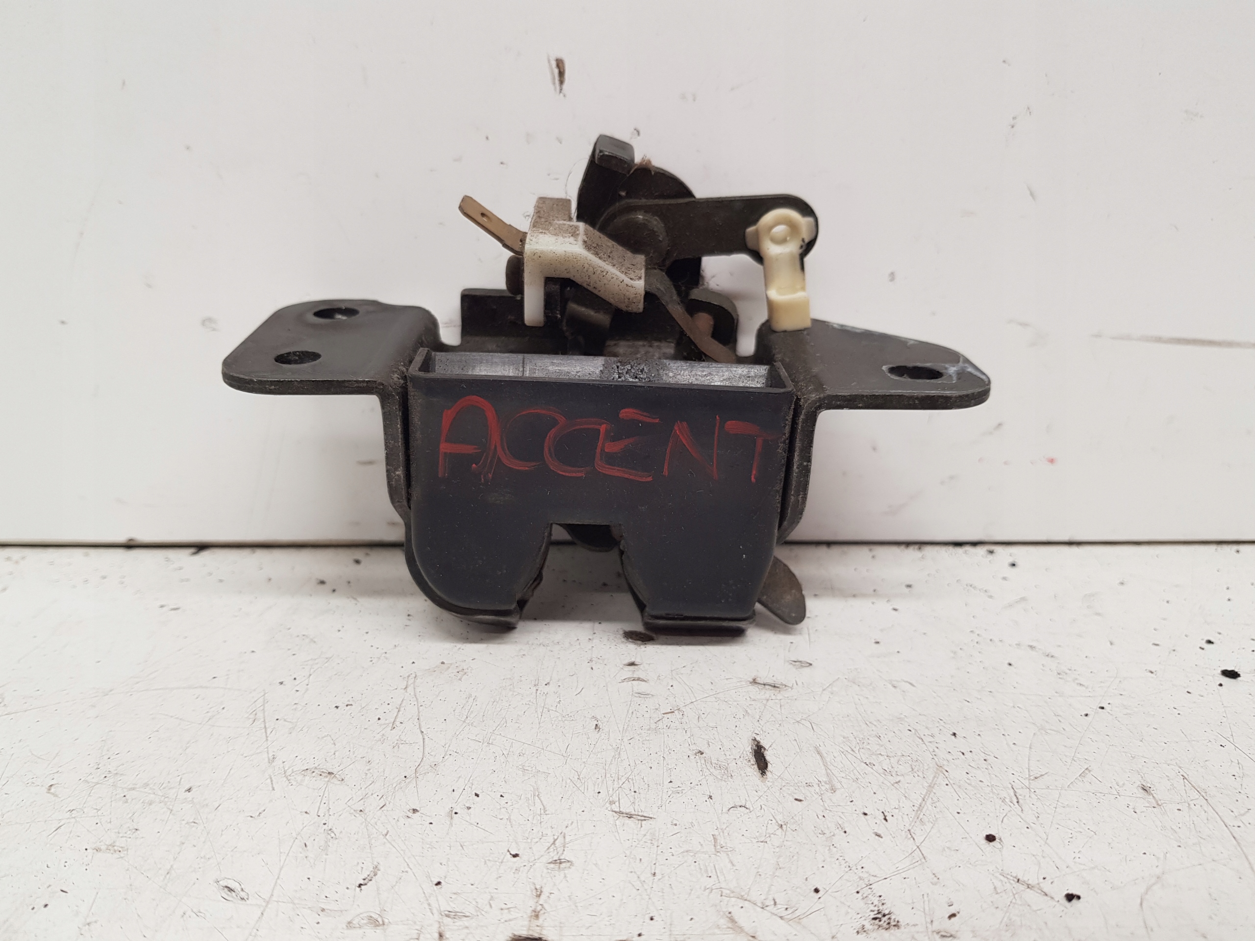 HYUNDAI ACCENT HB lock bonnet rear part 2002R