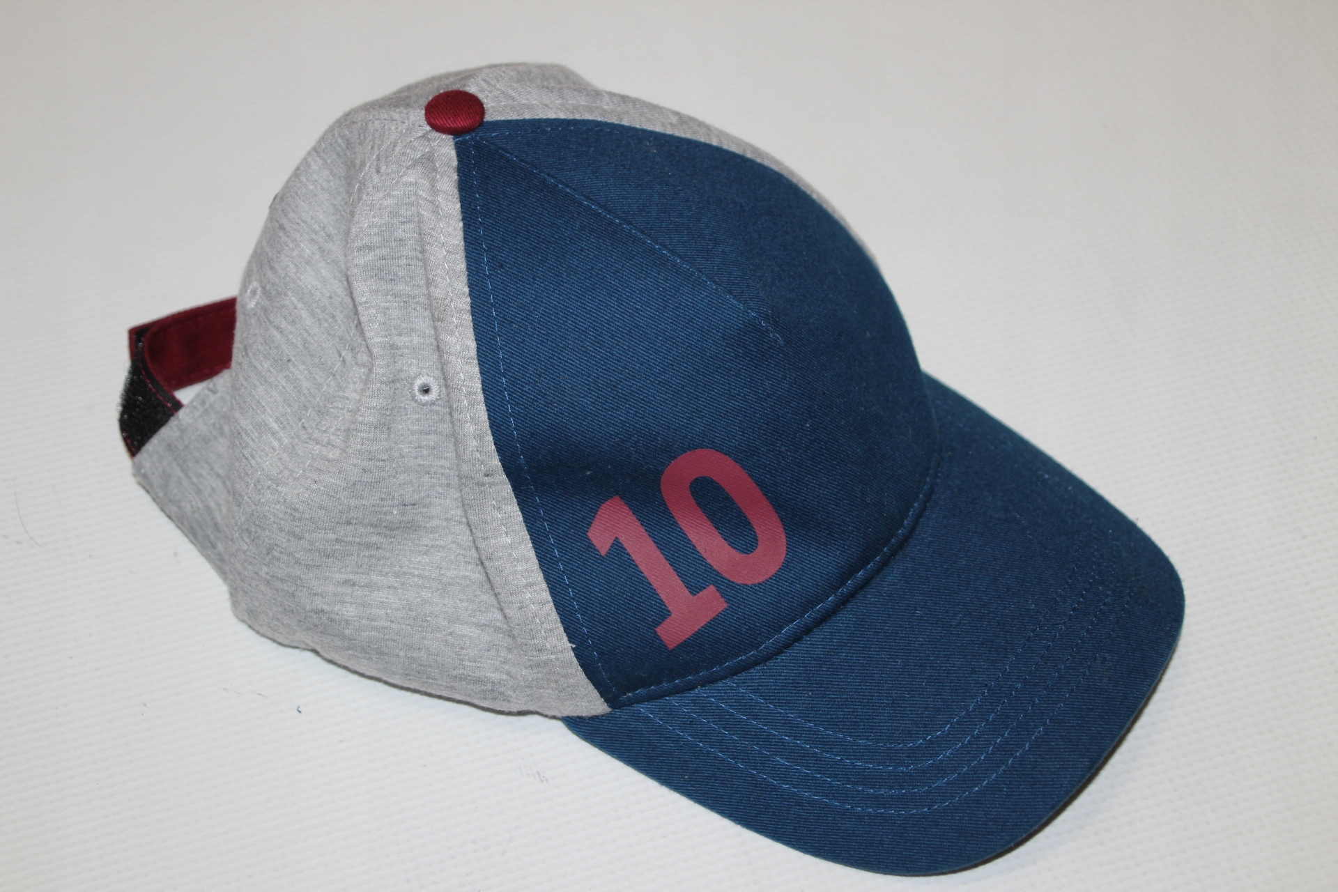 FC BARCELONA*CZAPKA Z DASZKIEM BEJSBOLÓWKA