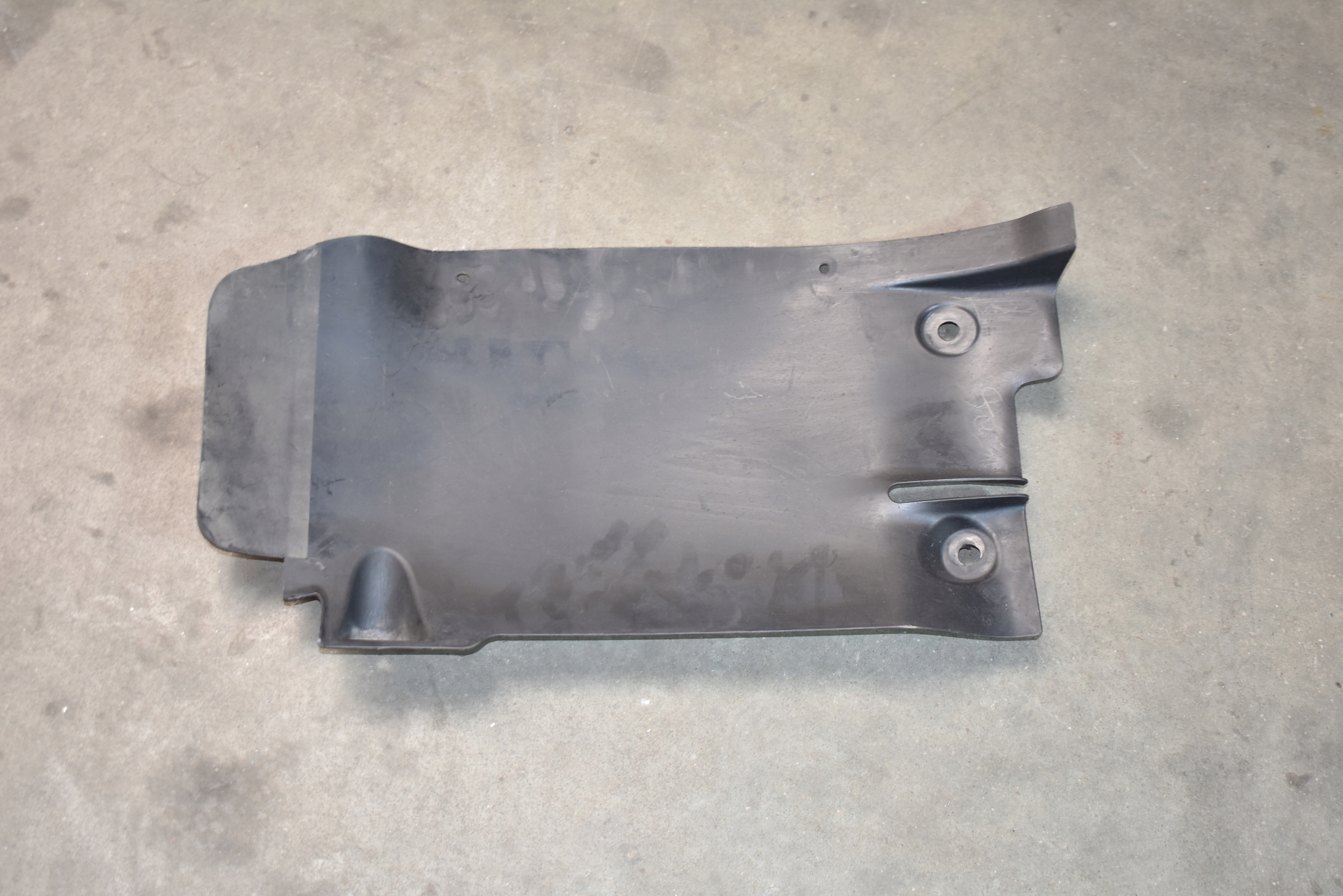 IDEALNE mudguard left rear part rear. PORSCHE 981 982 718 1
