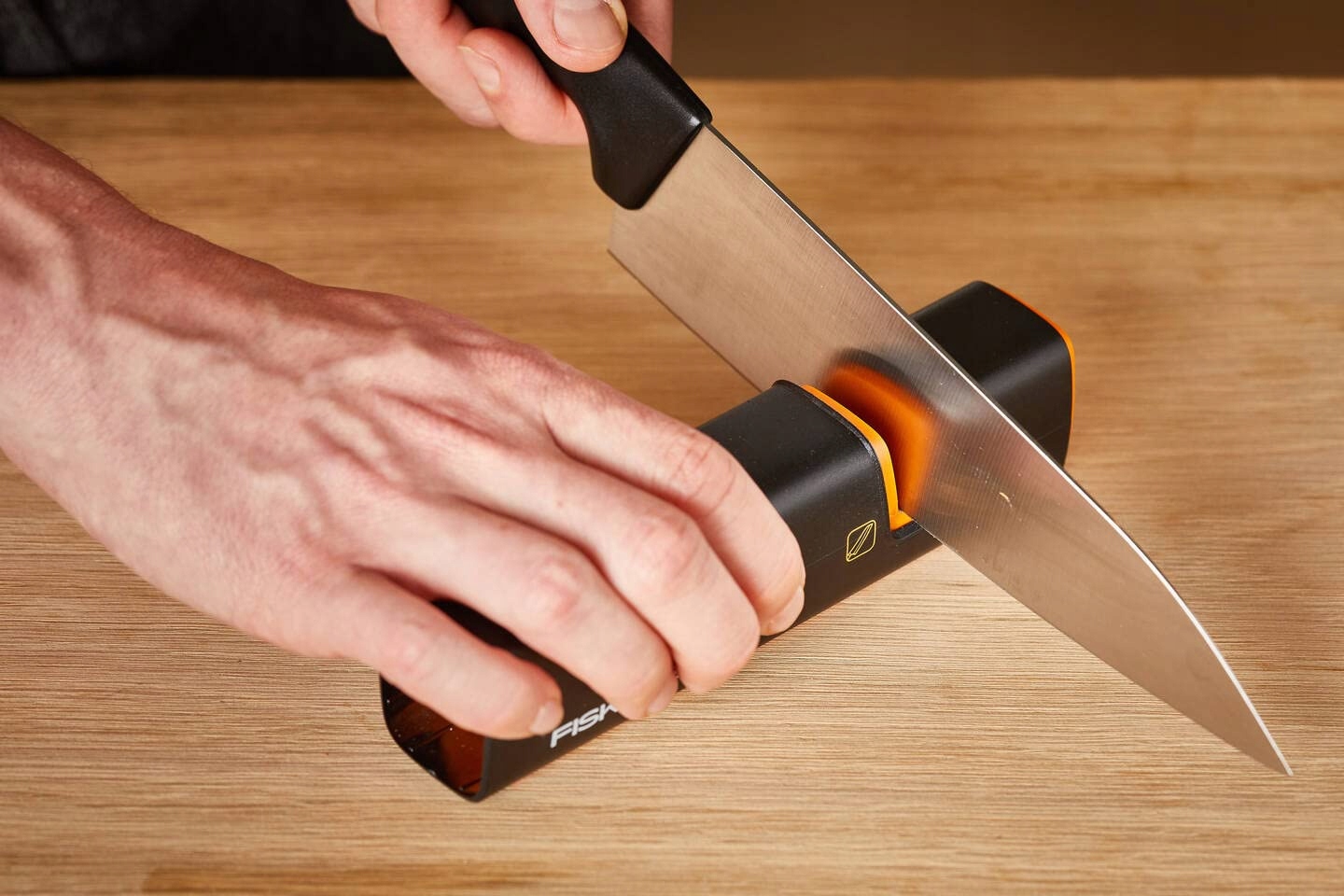 FISKARS Ostrzałka Do Noży Stalowych Kamień Ceramiczny Czarna Pomarańczowa — miniatura 8