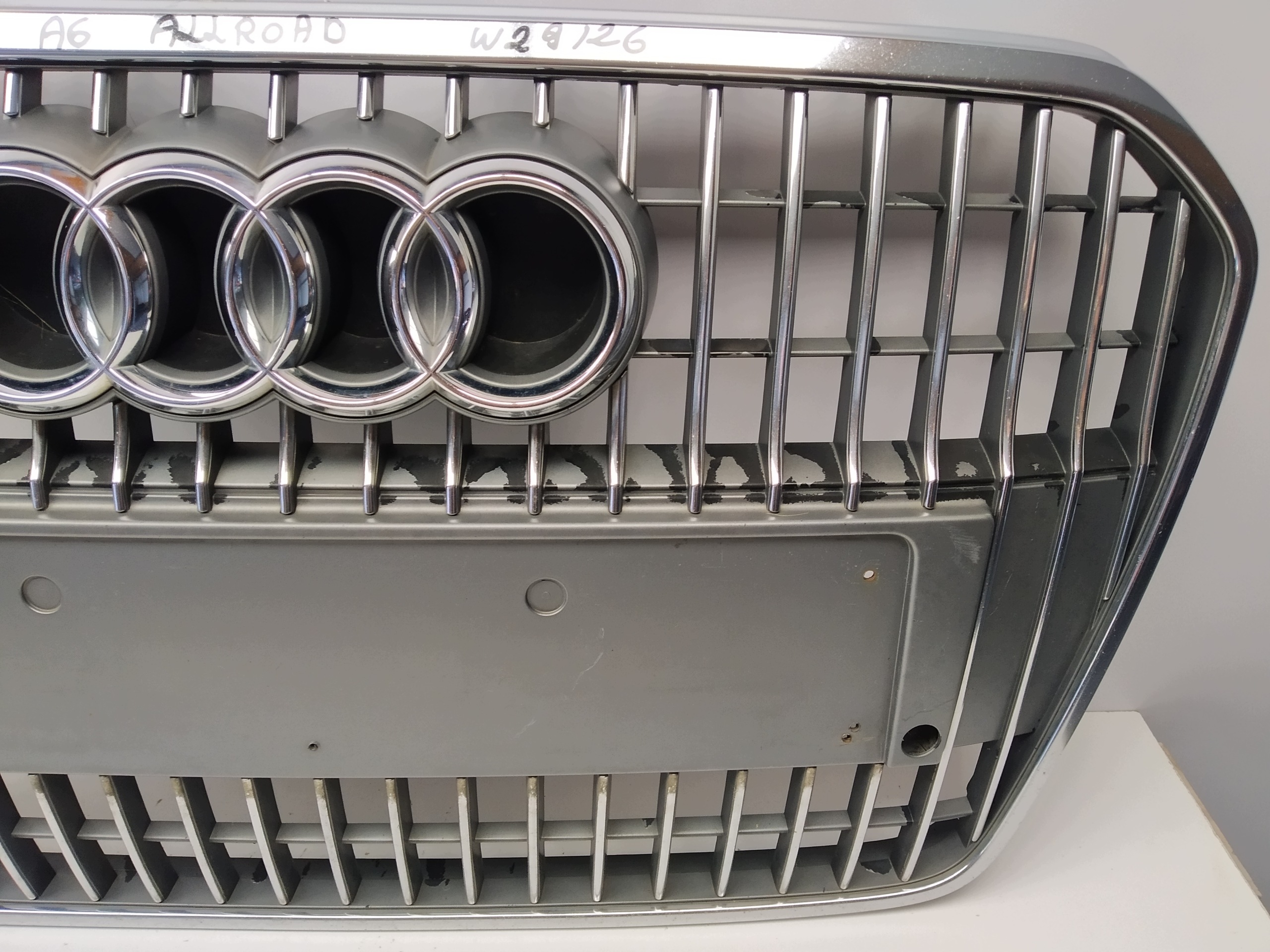 2011r + Audi A6 C7 Allroad front prekladgrill w bumper front below PDC 4G0853653C