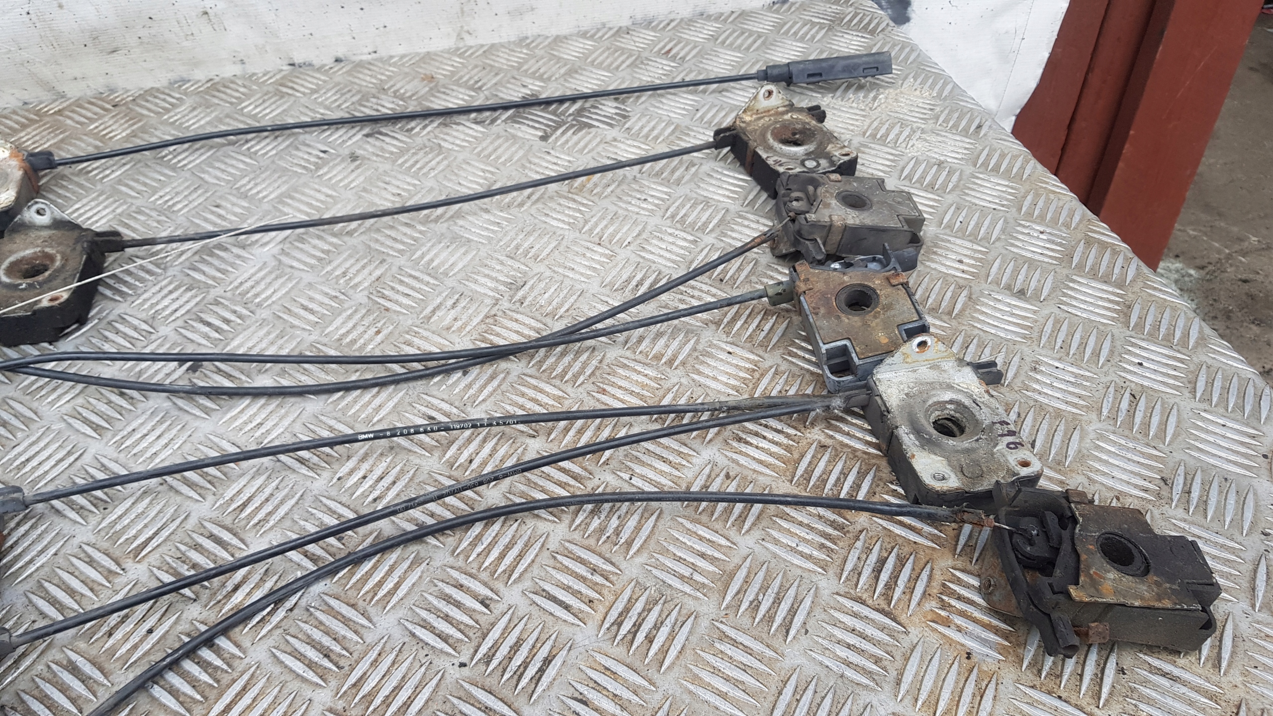 BMW 3 E46 lock ZAMKI bonnets rope left + right komplet