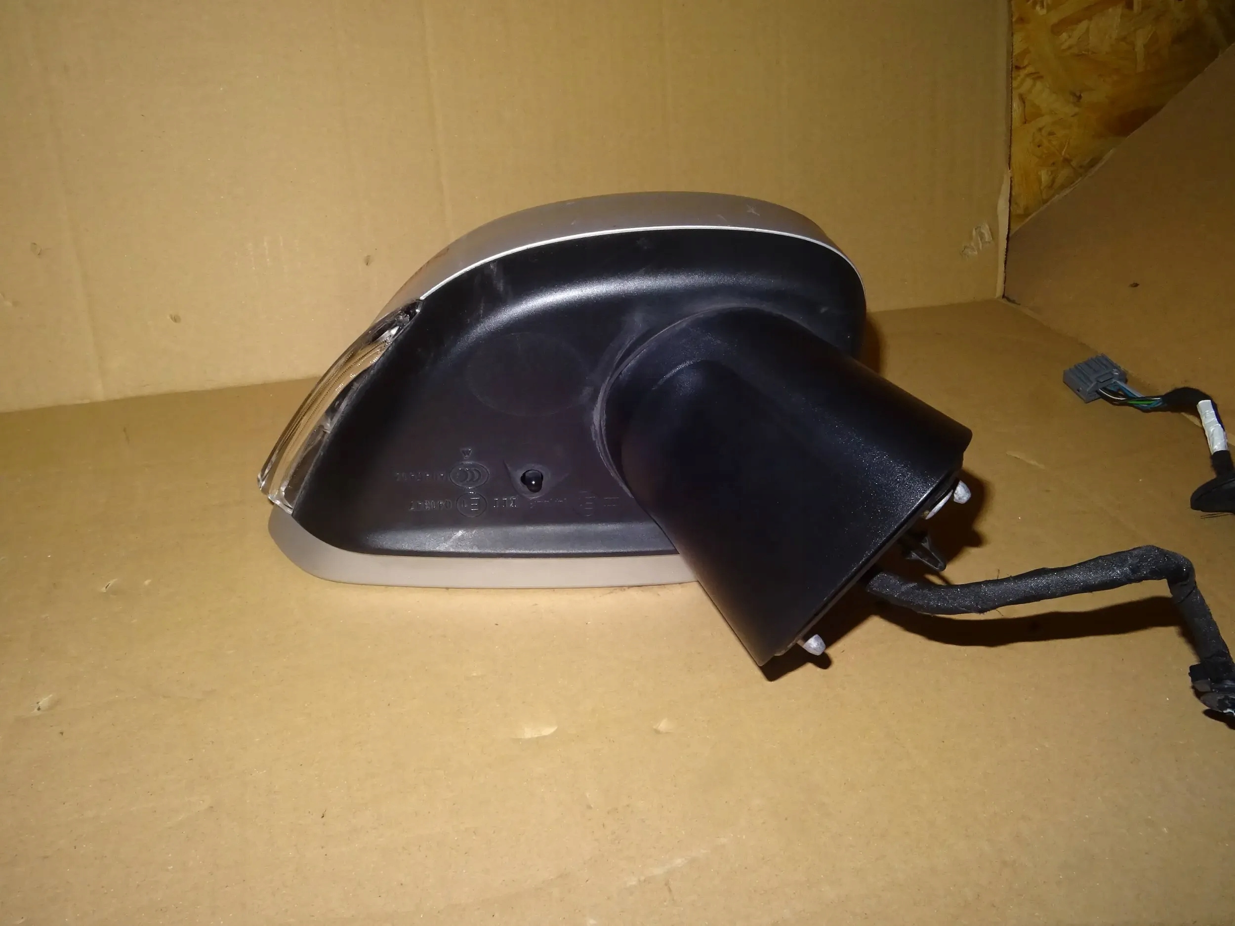 VOLVO XC60 II LUSTERKO PRAWE 9 PIN Typ samochodu Samochody osobowe