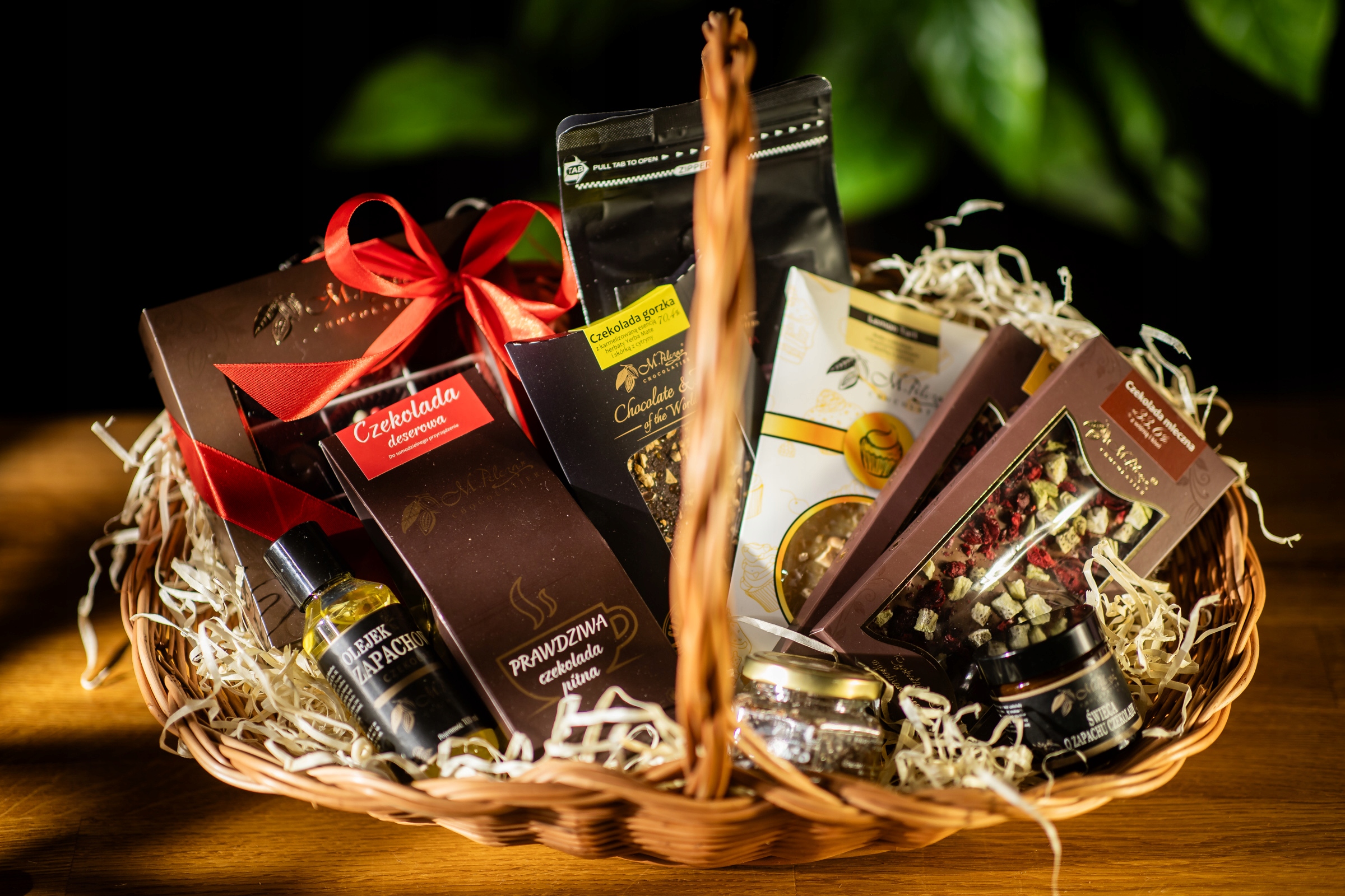 Dárková sada čokolády světa v proutěném koši, Vánoce