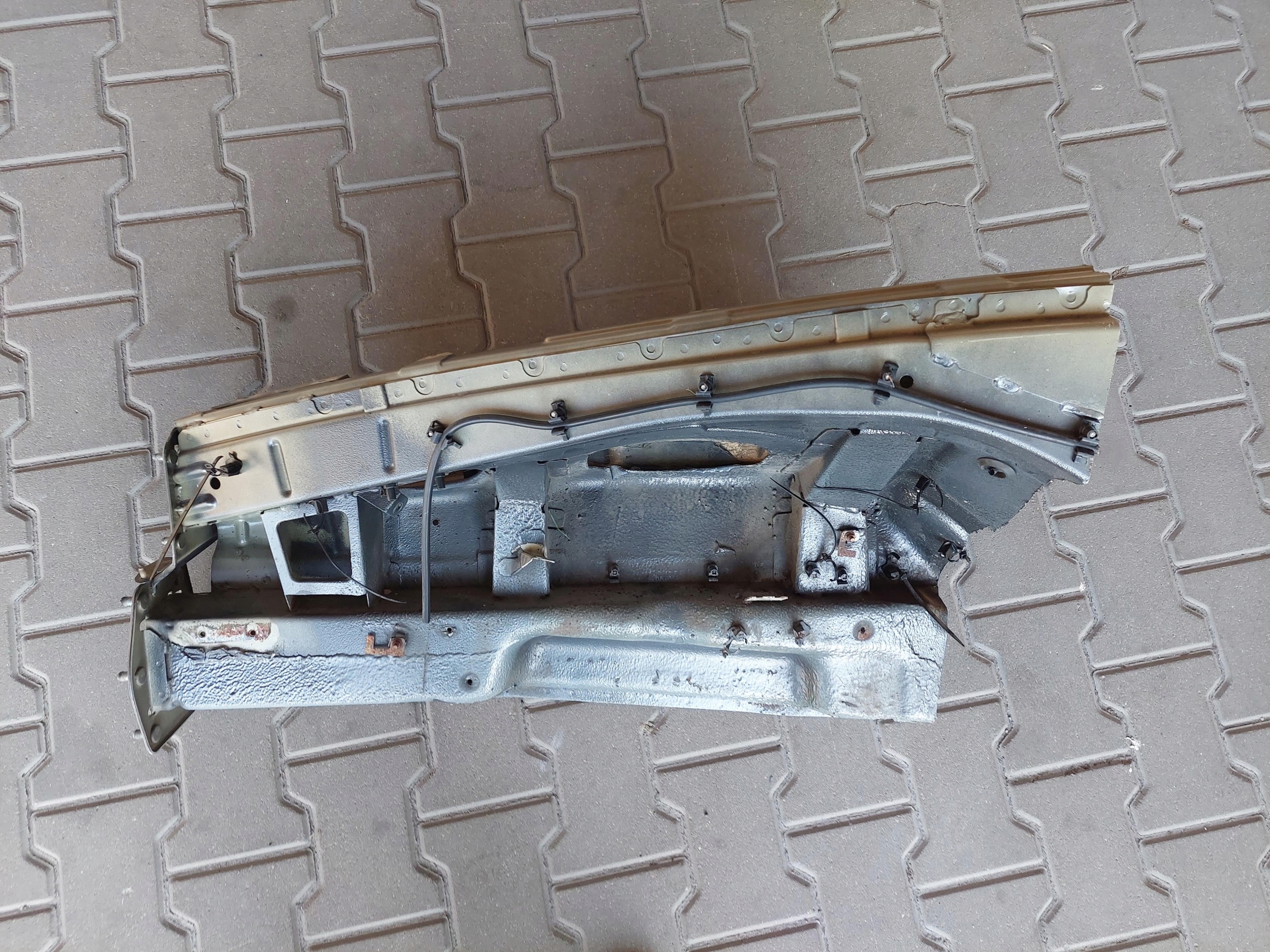 quarter front quarter left right MASERATI QUATTROPORTE V 4.2
