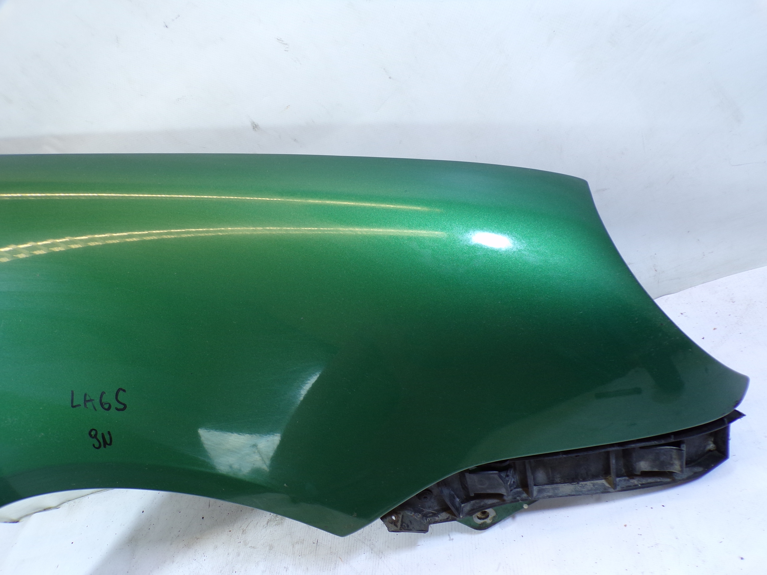fender right front VOLKSWAGEN POLO 9N colour LA6S