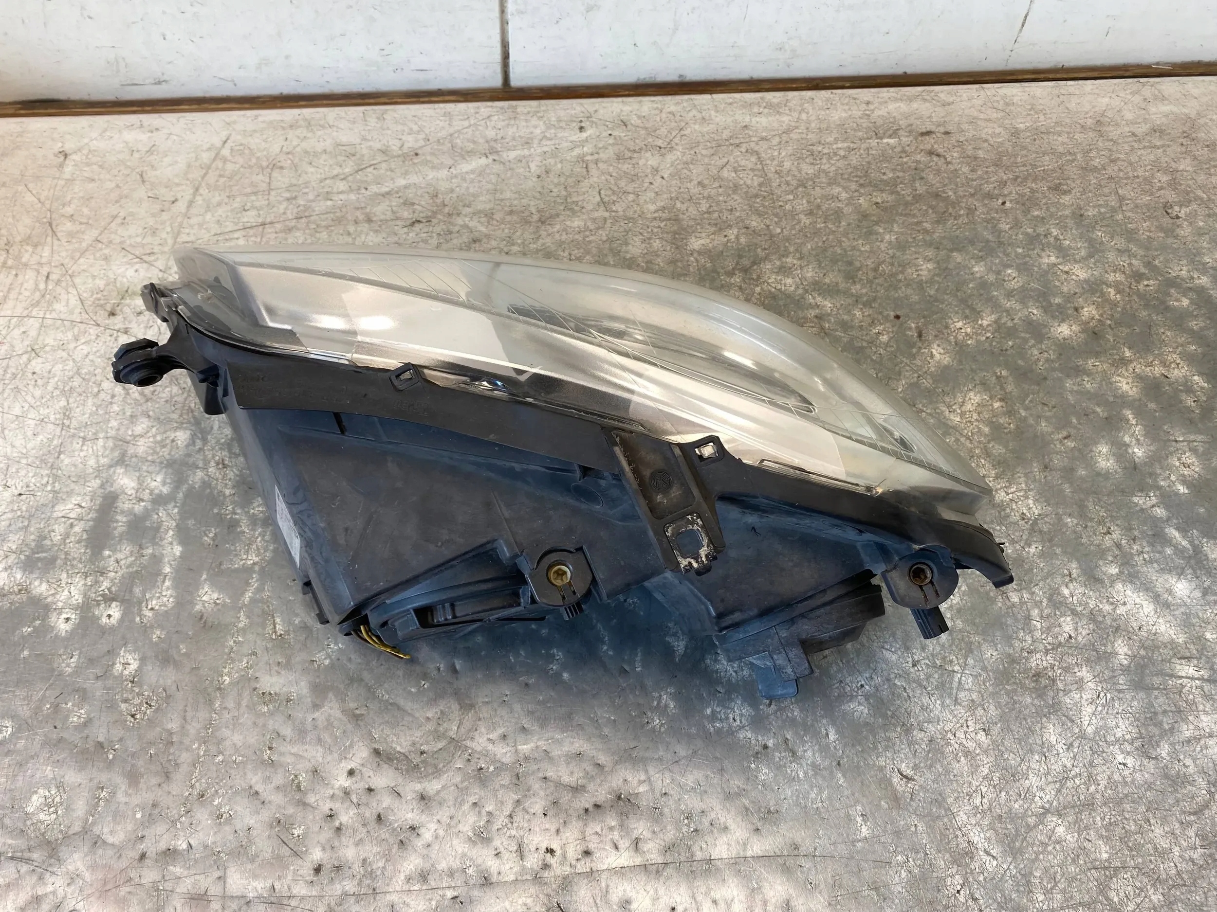 light right front VW POLO IV 9N LIFT 6Q1941008AT