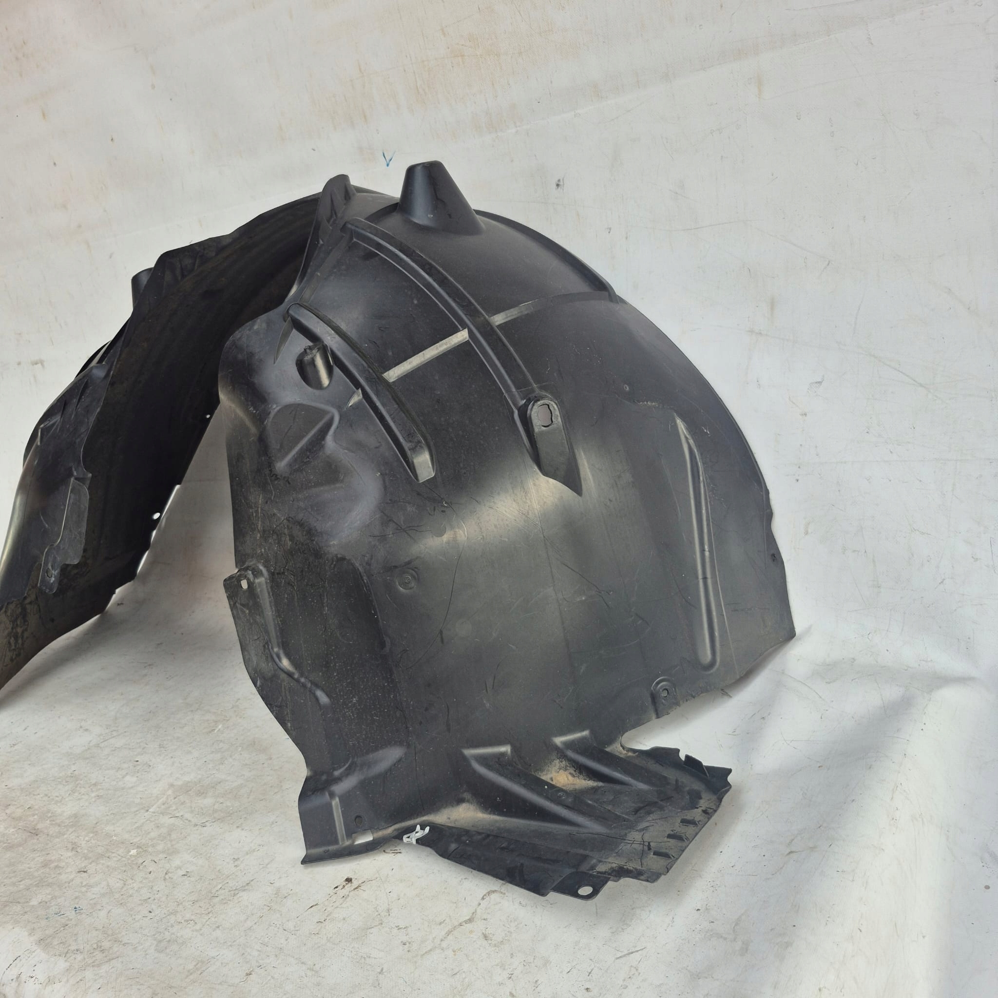 AUDI Q6 E-TRON 23- mudguard right front front 85H821172F