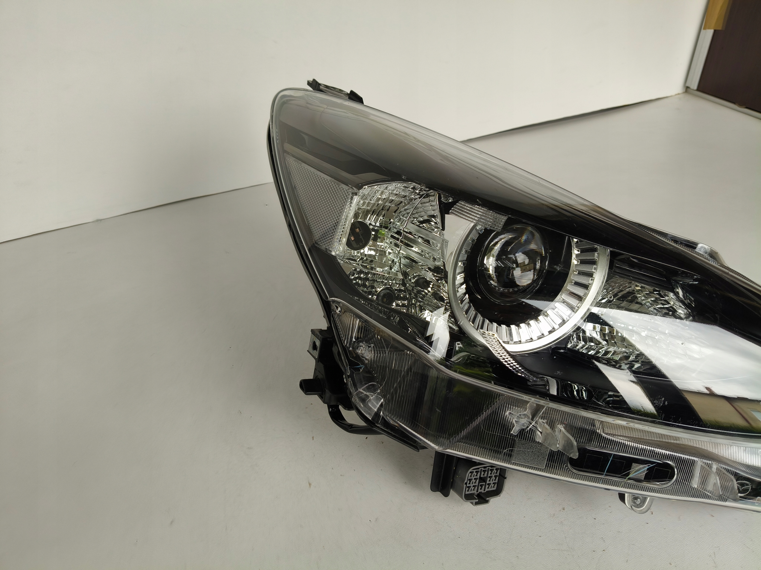 light right REFLEKTOR MAZDA 2 20- LIFT FULL LED 13 PIN
