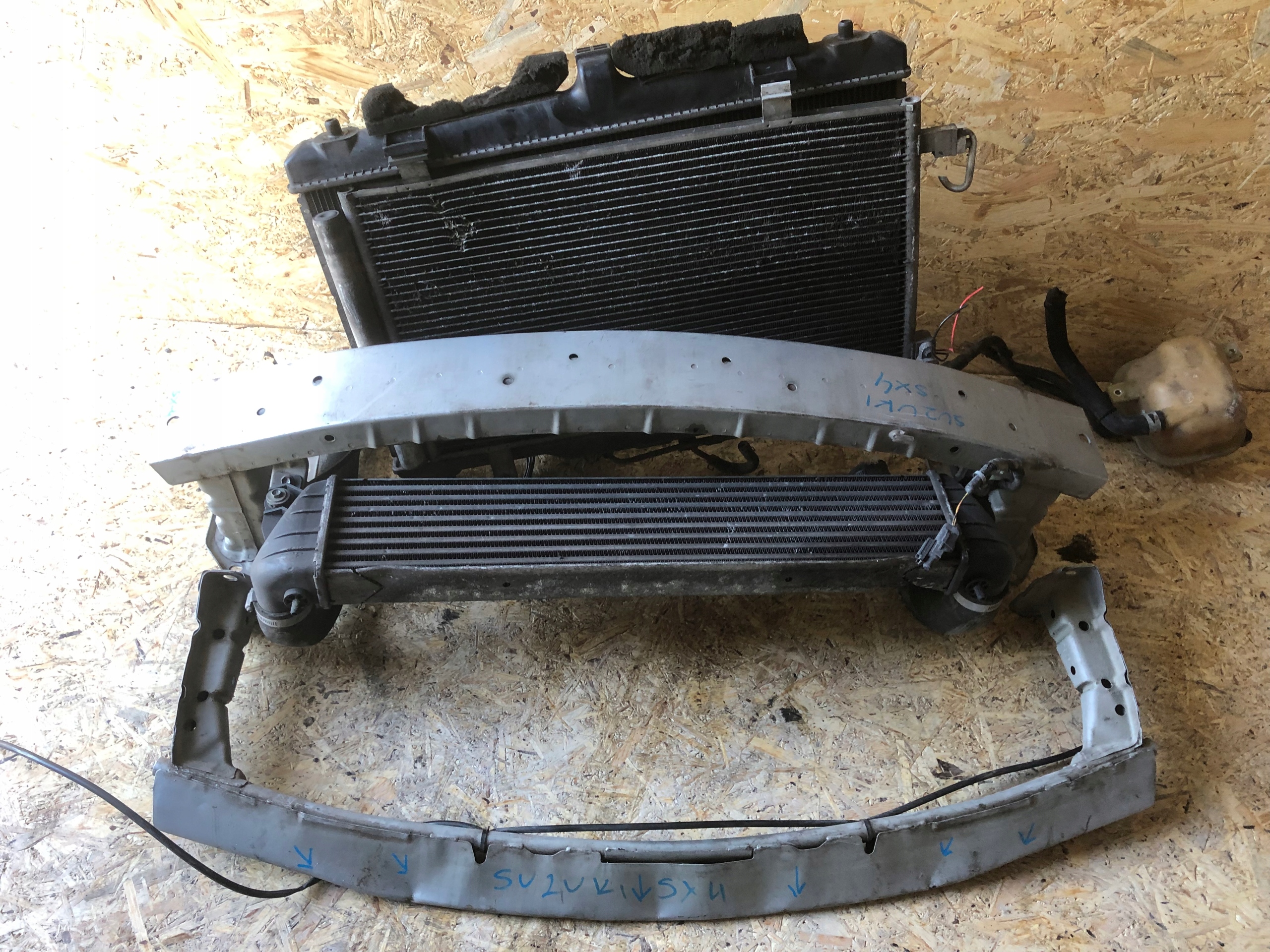 Pas Przedni chłodnice Suzuki SX4