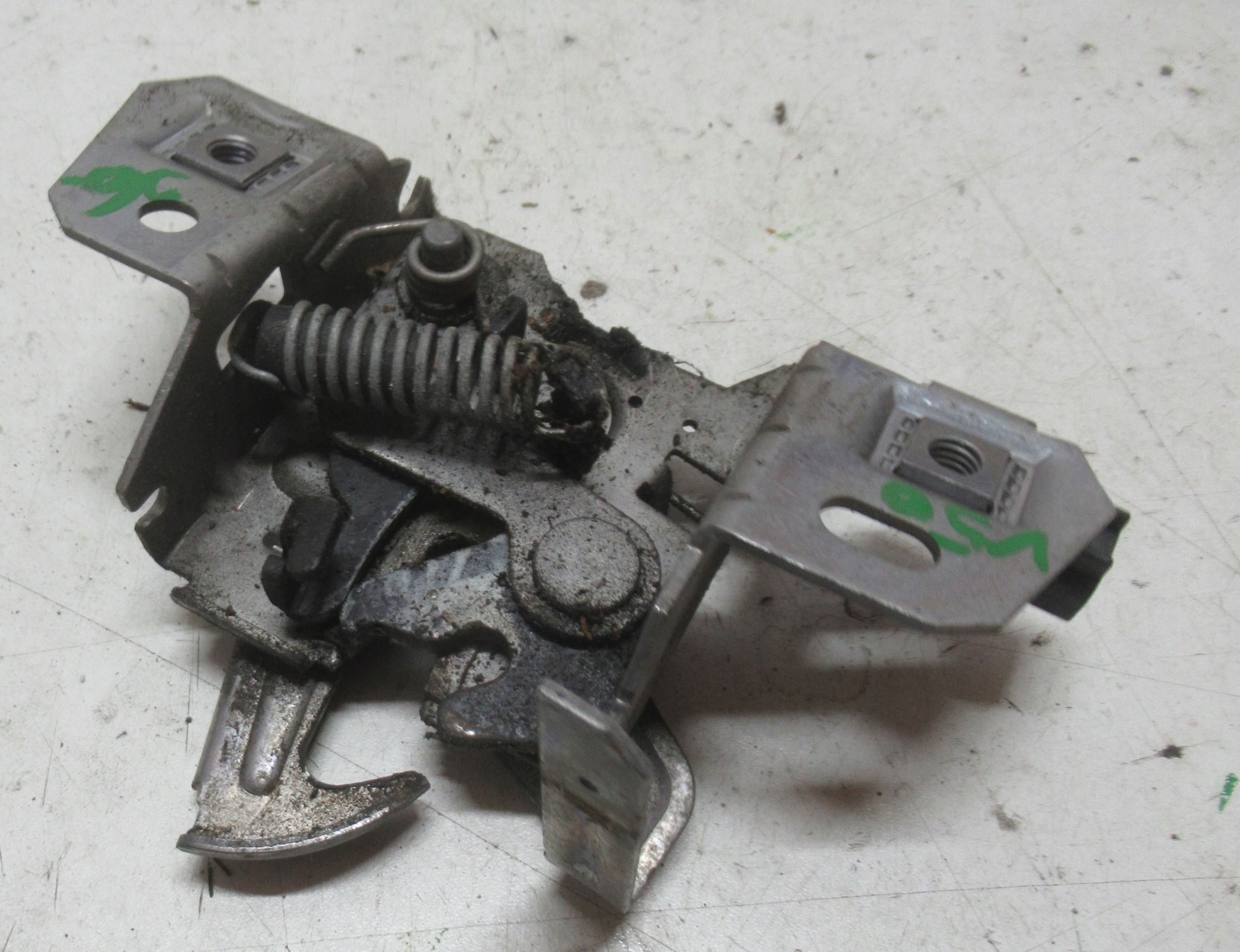 VOLVO V50 2.4 D 06R bonnet latch lock
