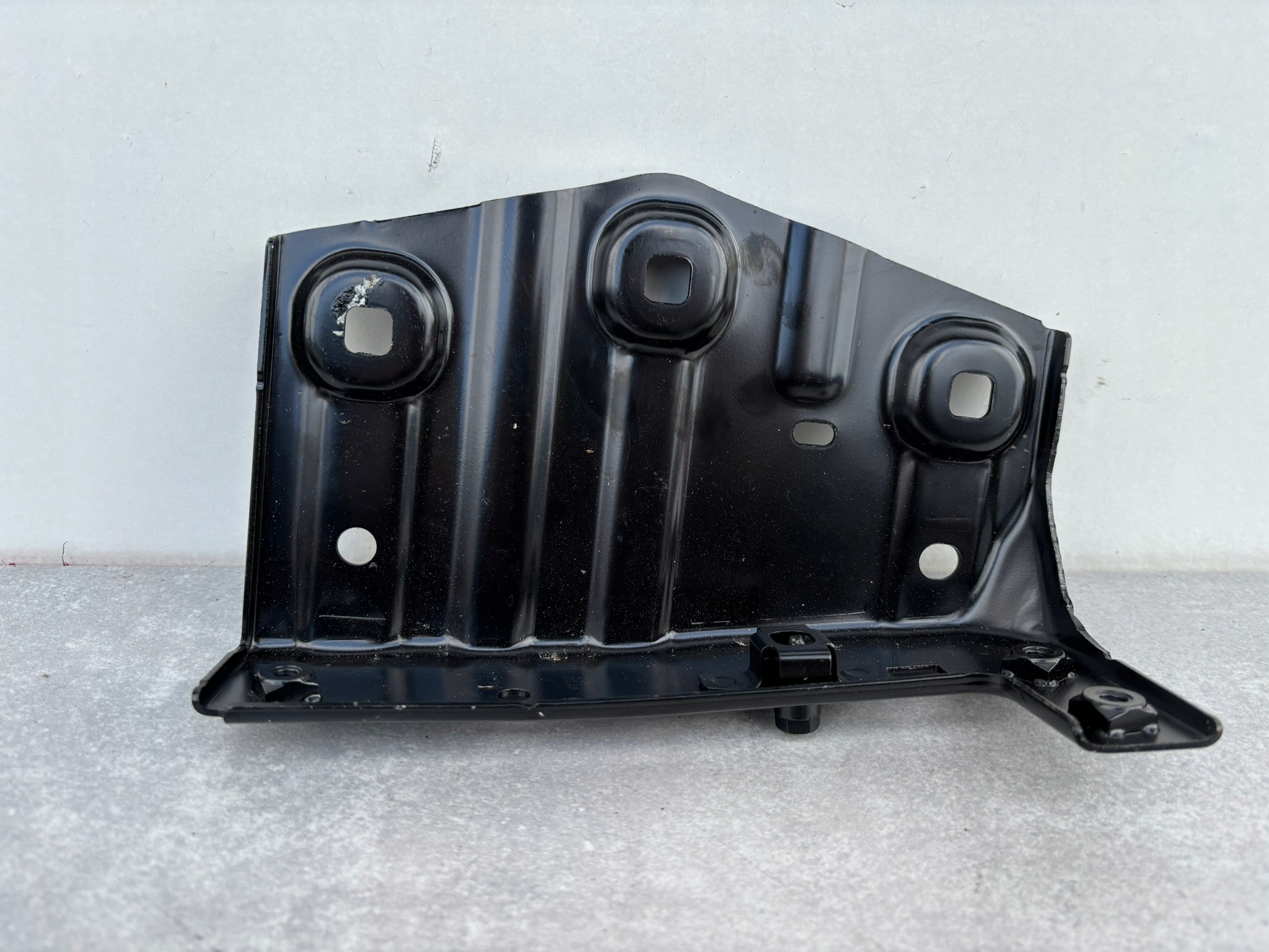 RENAULT CAPTUR 2 II SUPPORT PLAQUE CONSOLE AILE DROITE AVANT 7G/MR578JR