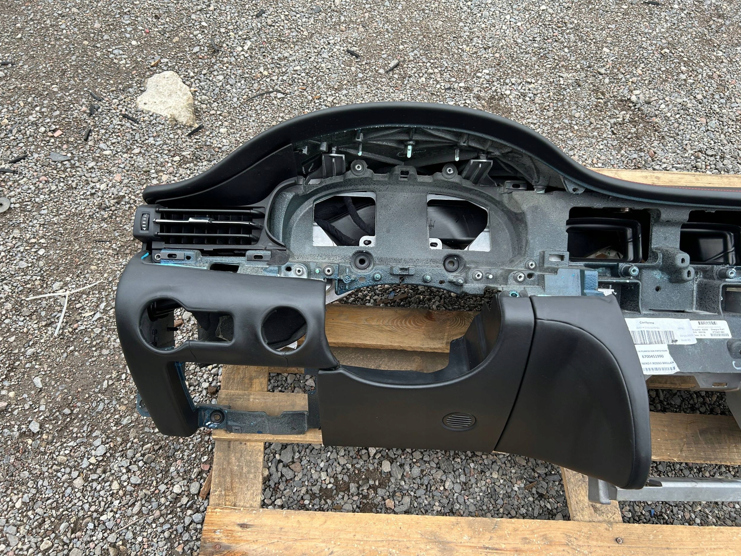 dashboard instrument panel console airbag airbag Maserati Quattroporte 2013