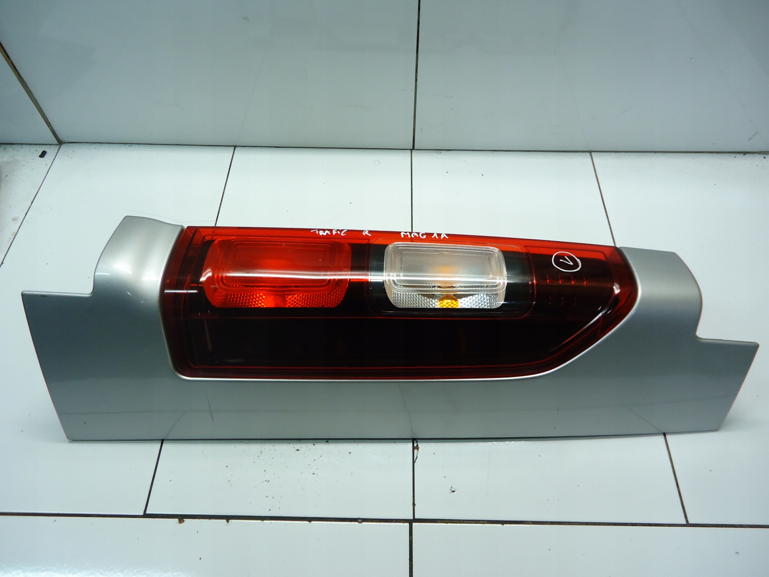 RENAULT TRAFIC III OPEL VIVARO light right rear part 93454193