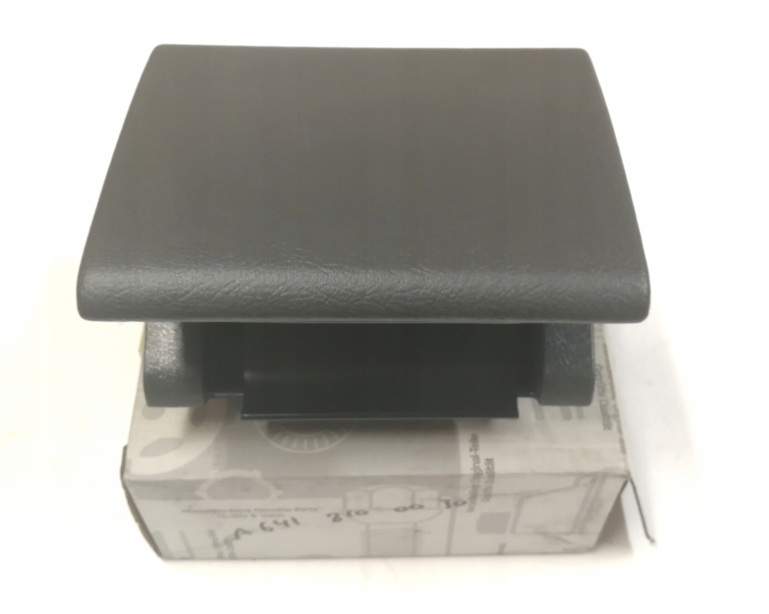 Пепельница MERCEDES ACTROS 6418100030