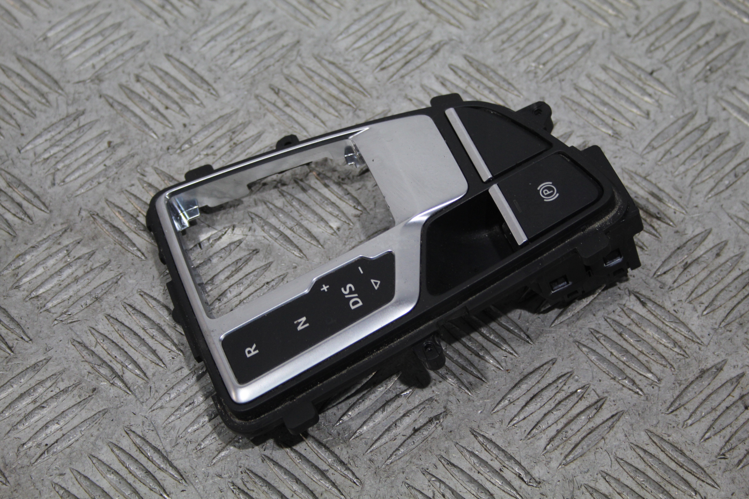 frame PANEL changes of the gear AUDI A4 B9 8W 8W0 8W9