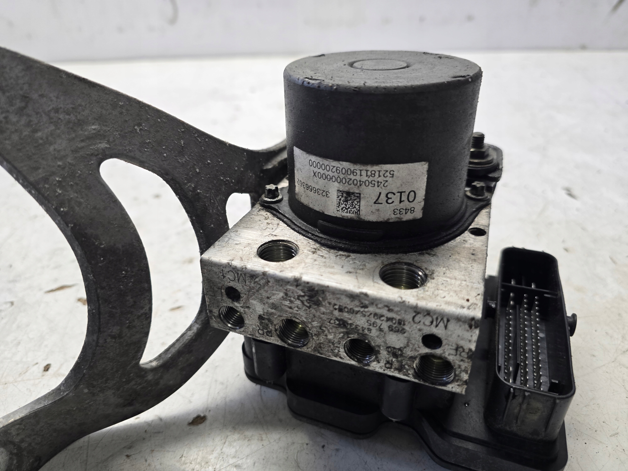 OPEL INSIGNIA B control unit ABS 84330137