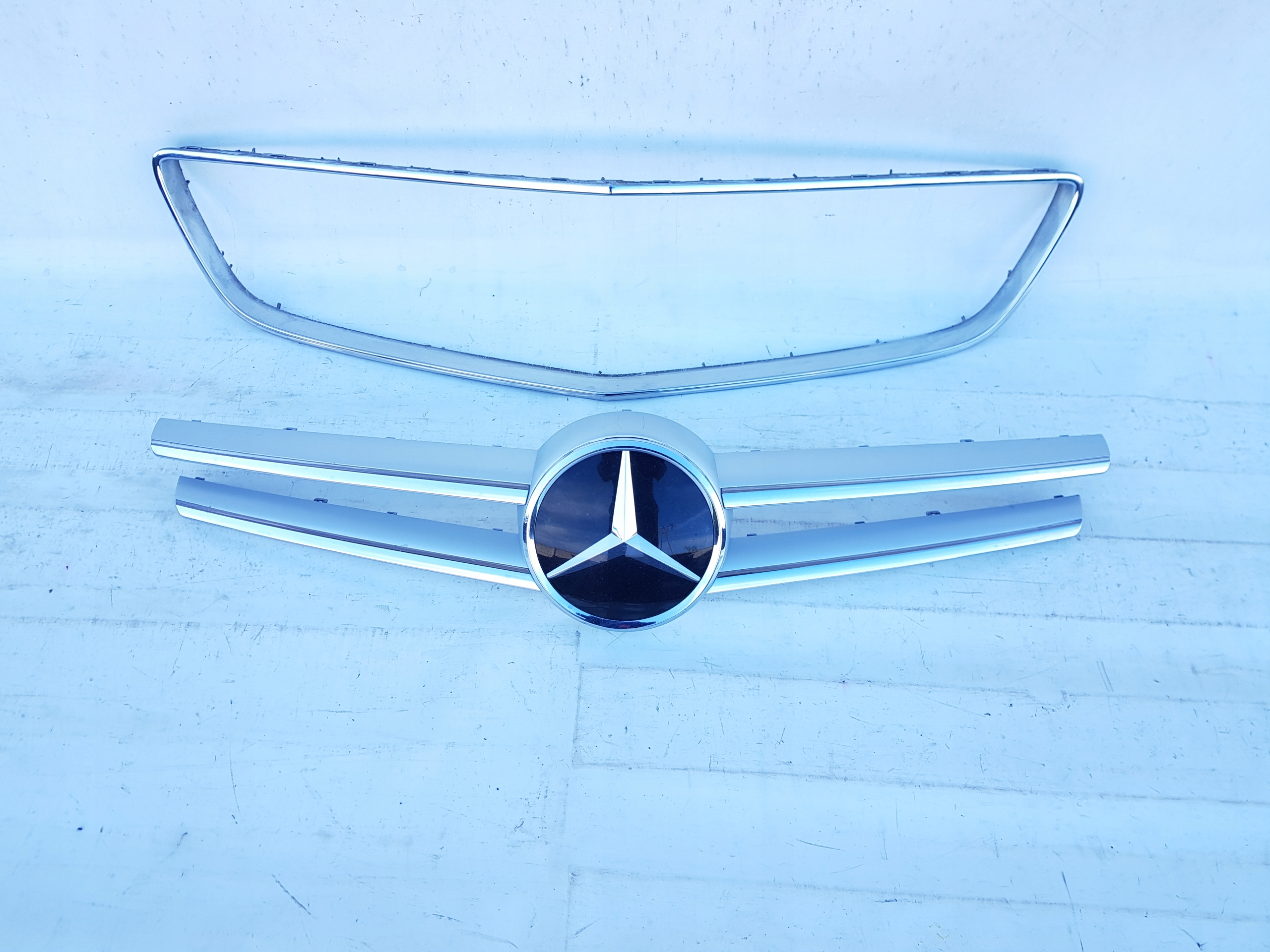MERCEDES CLS W218 GRILL ATRAPA EMBLEMAT CHROM