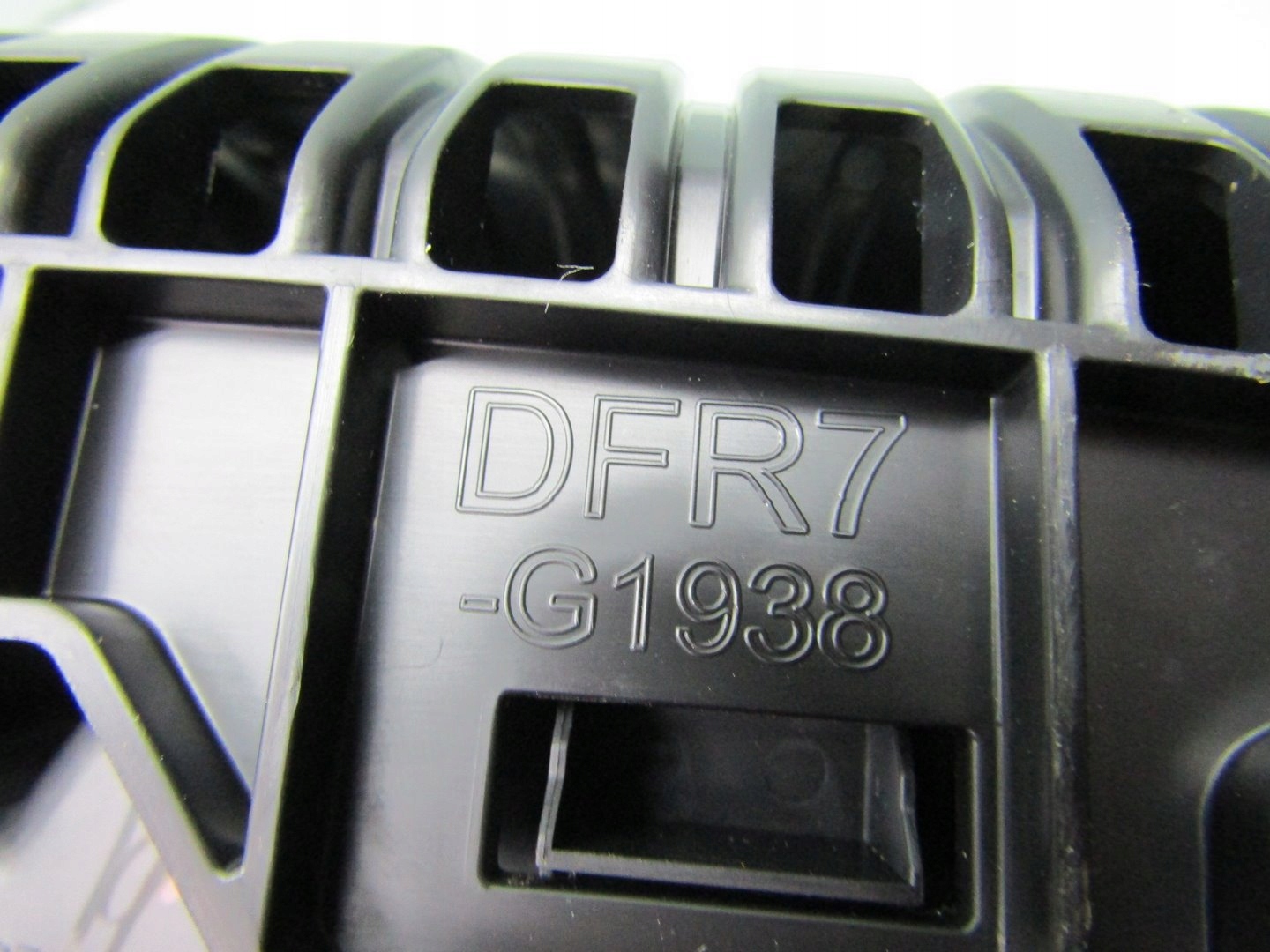 CX-30 20R Держатель на полка Чашки